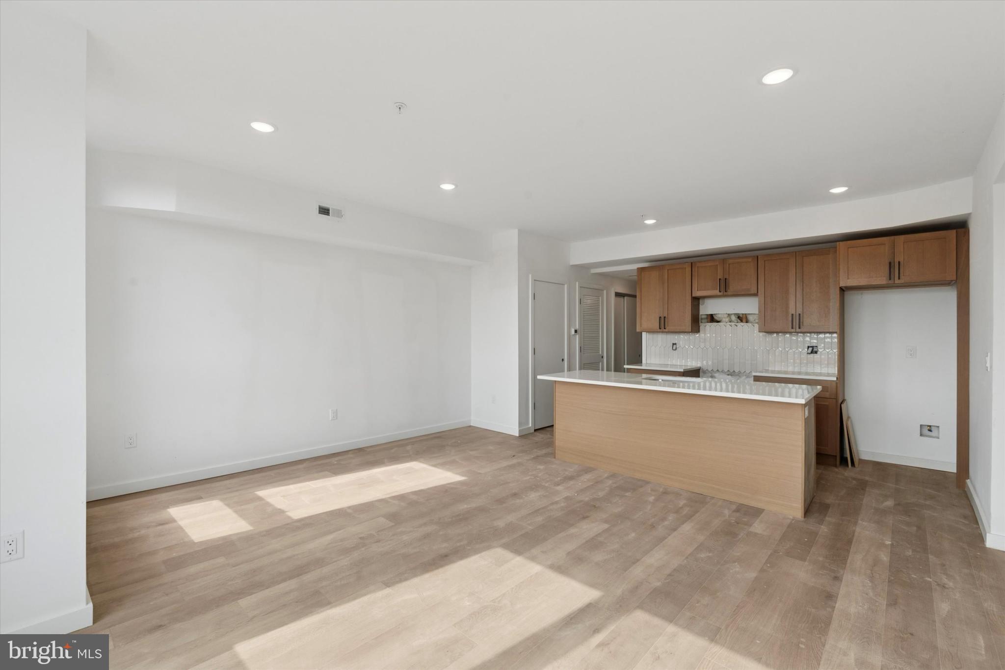QUEEN VILLAGE - Residential Lease
