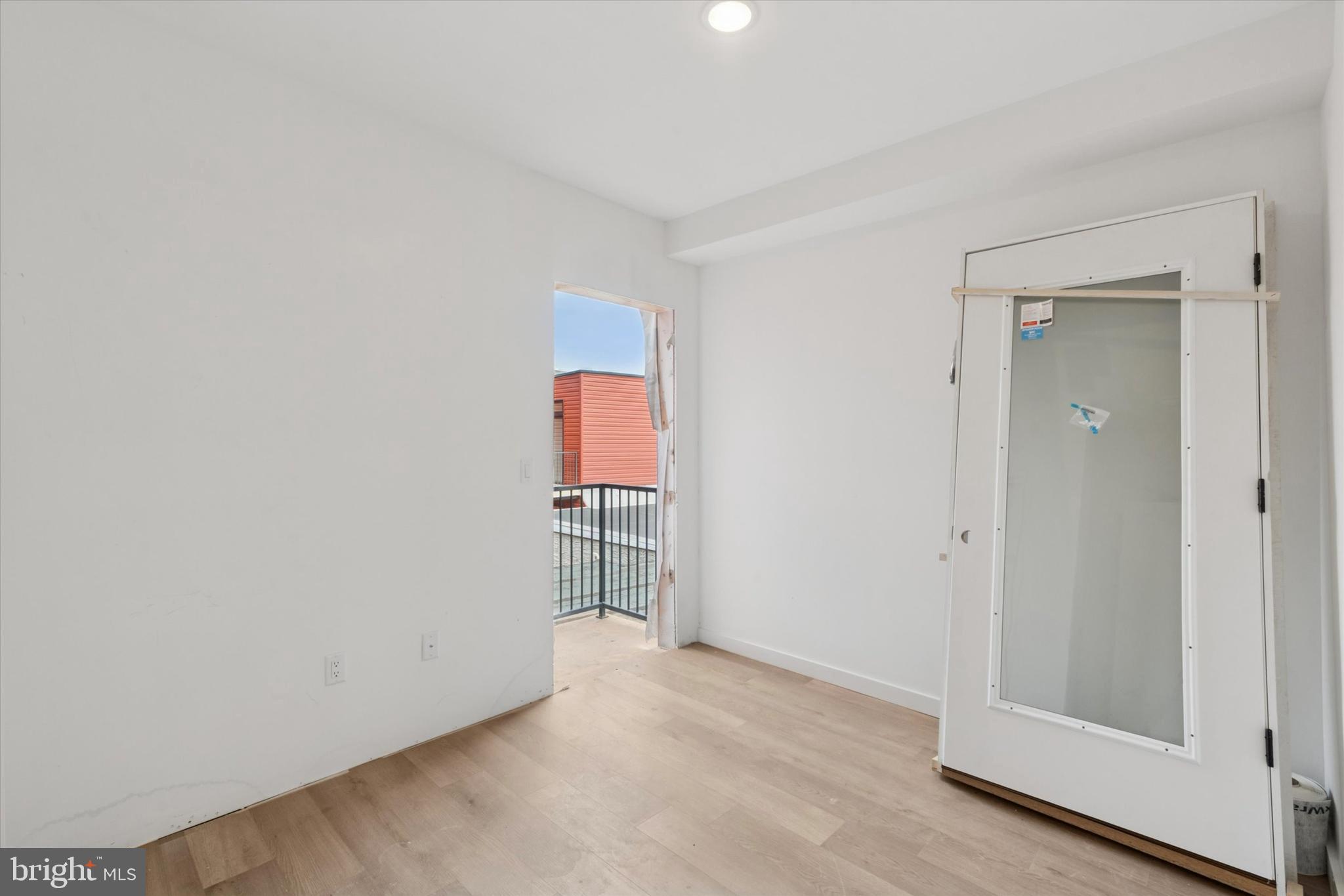 QUEEN VILLAGE - Residential Lease