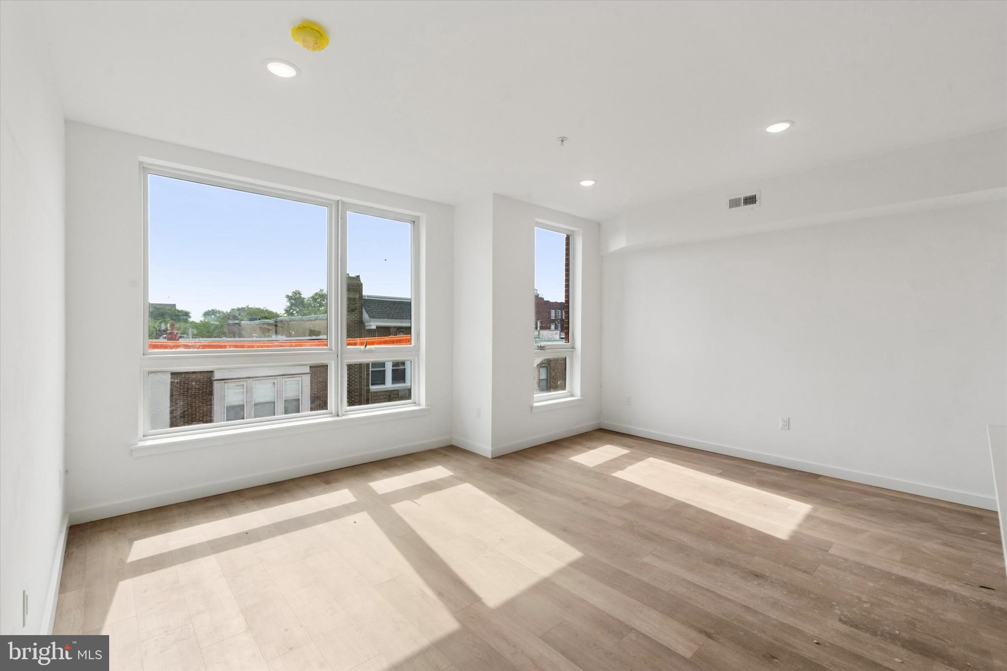 QUEEN VILLAGE - Residential Lease