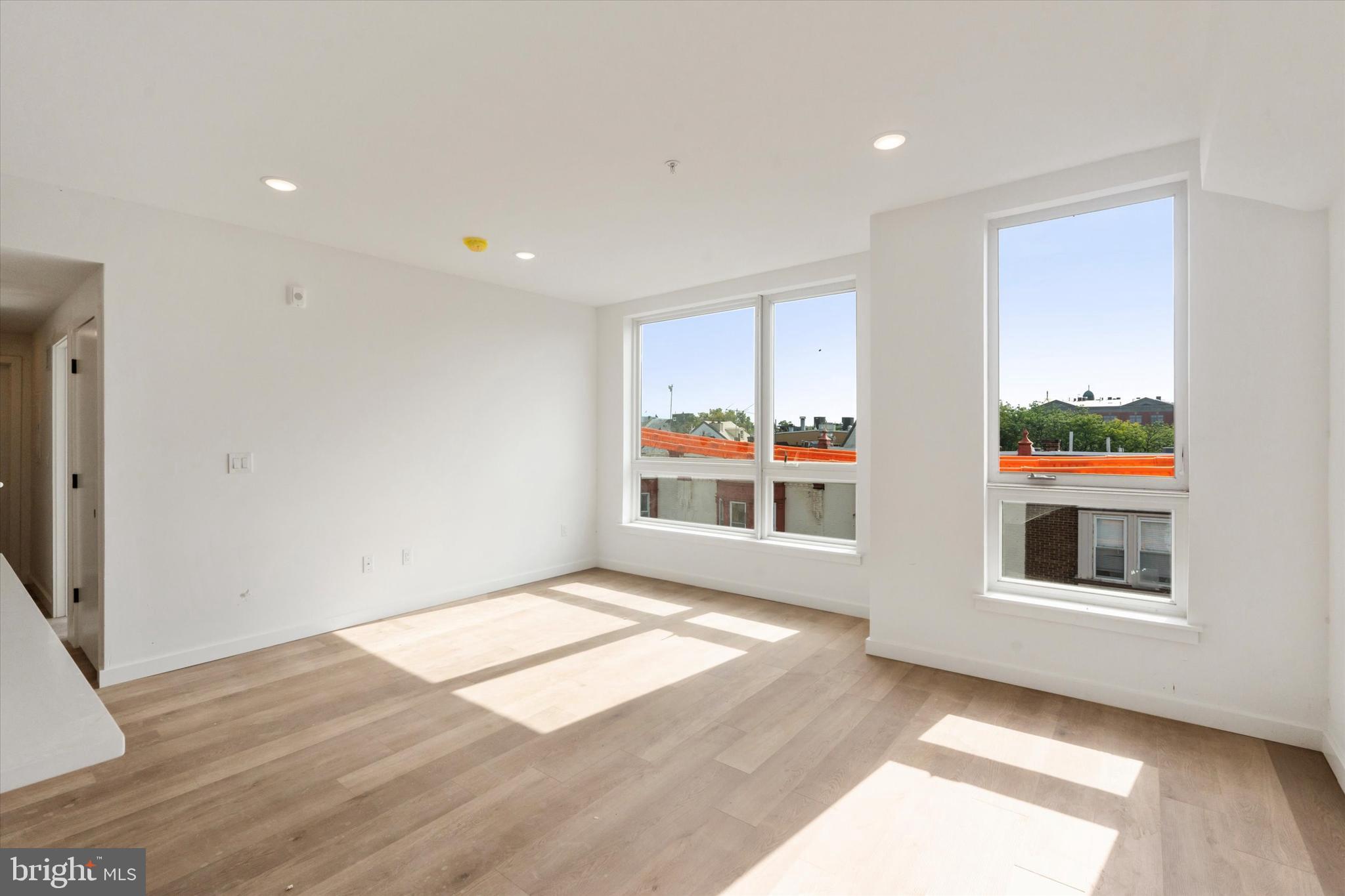 QUEEN VILLAGE - Residential Lease