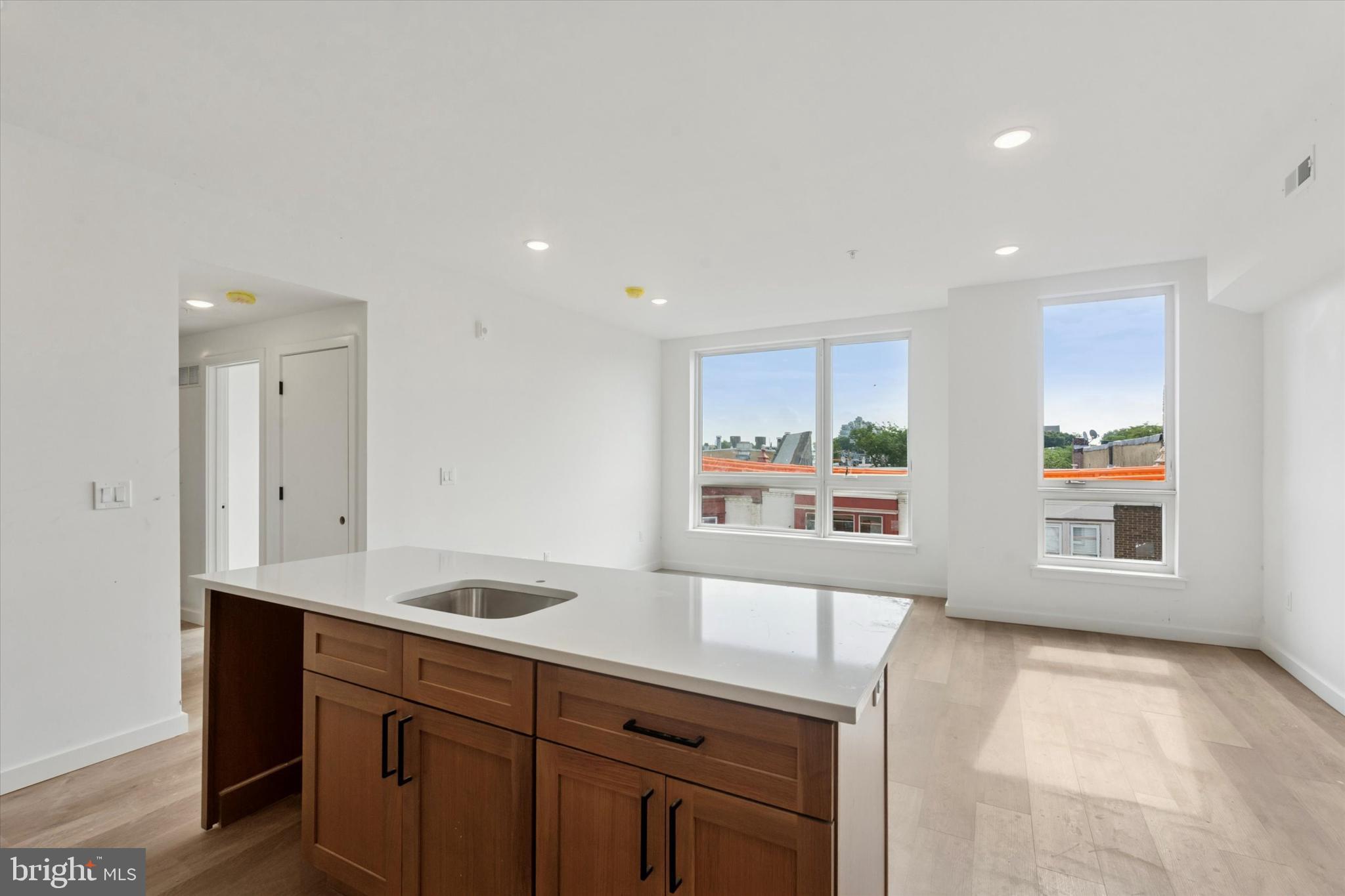 QUEEN VILLAGE - Residential Lease