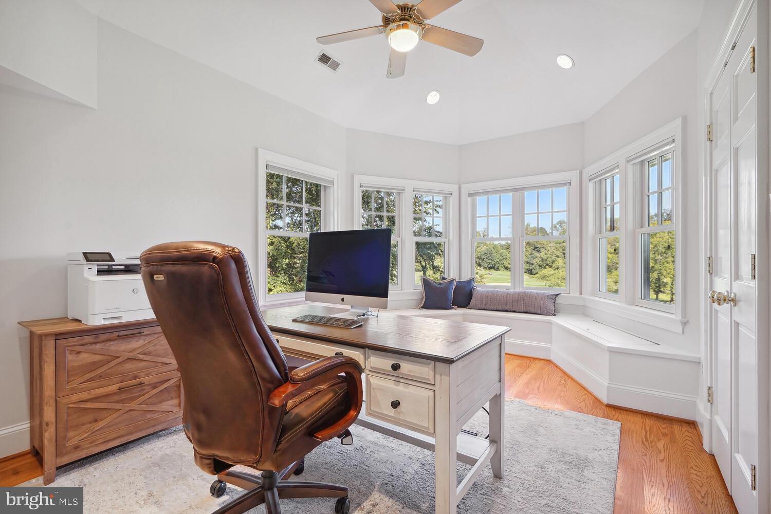 MANOR PARK - Residential