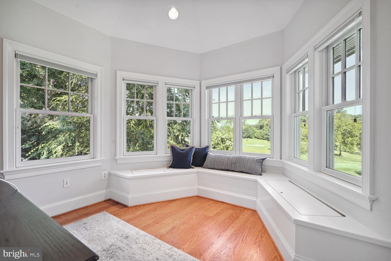 MANOR PARK - Residential