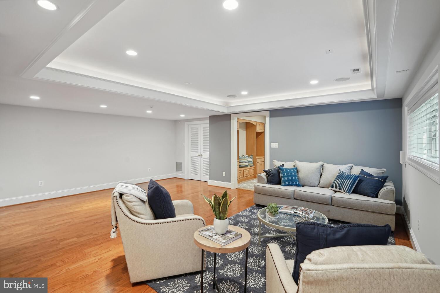 MANOR PARK - Residential