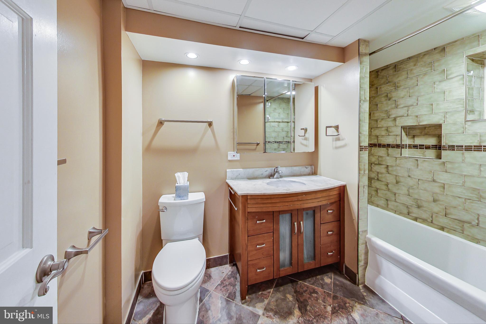 MAYDALE - Residential Lease