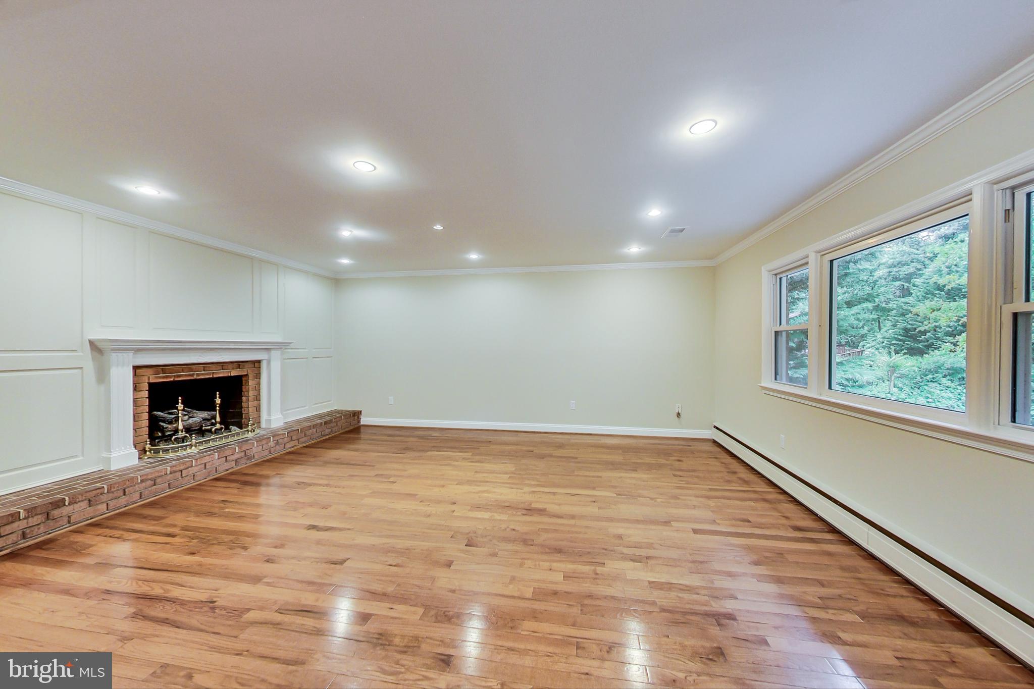 MAYDALE - Residential Lease