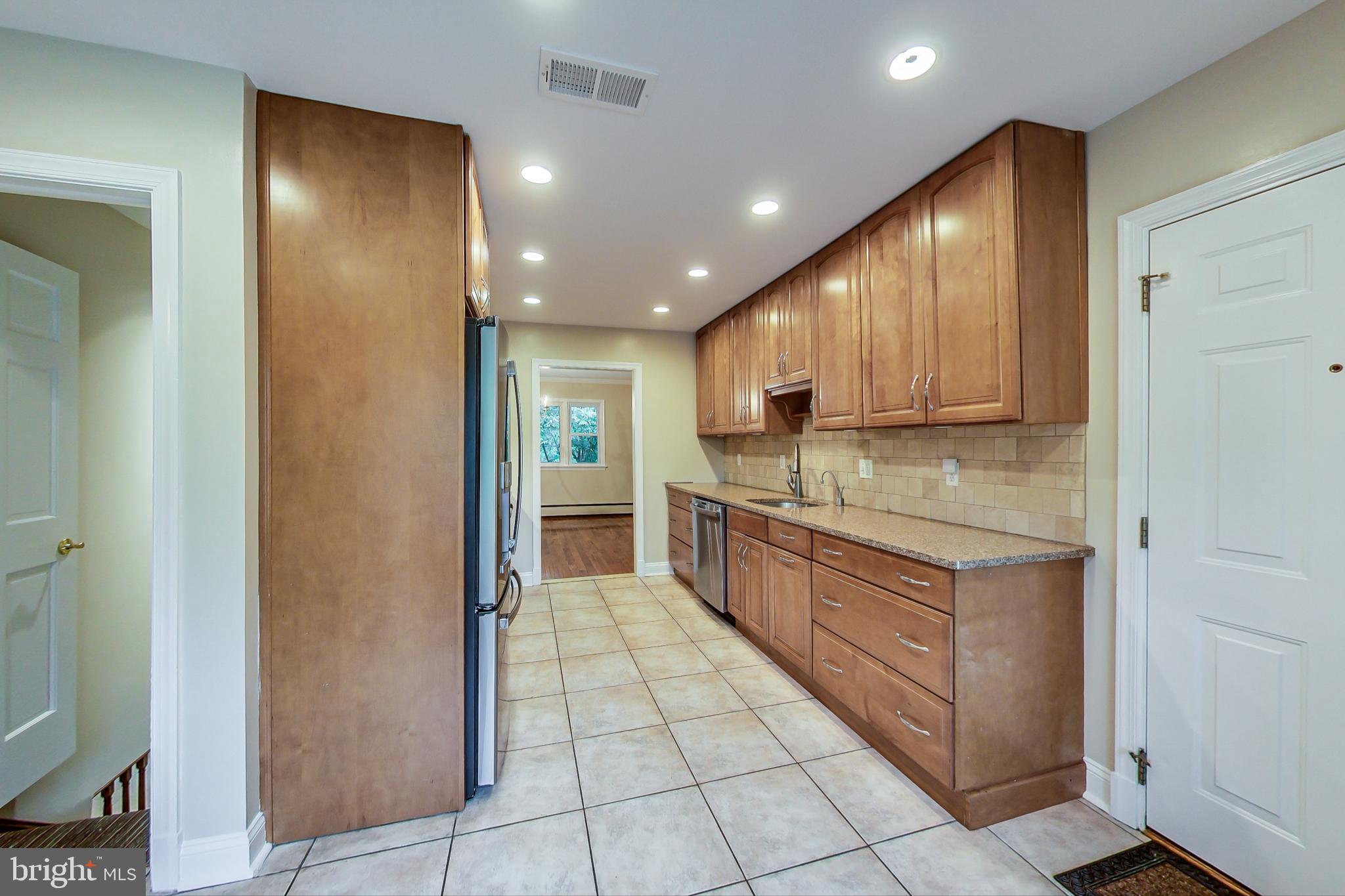 MAYDALE - Residential Lease