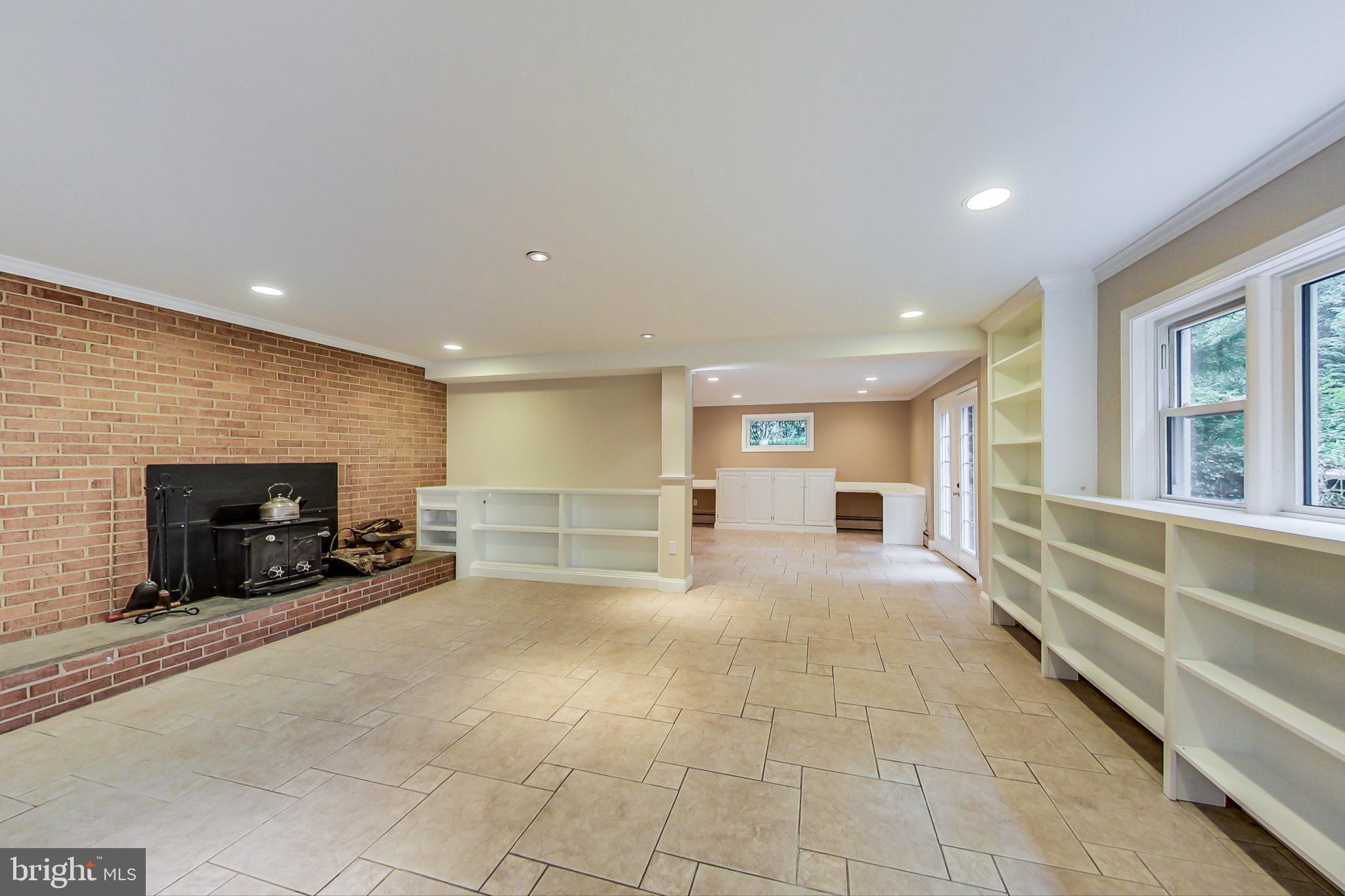 MAYDALE - Residential Lease