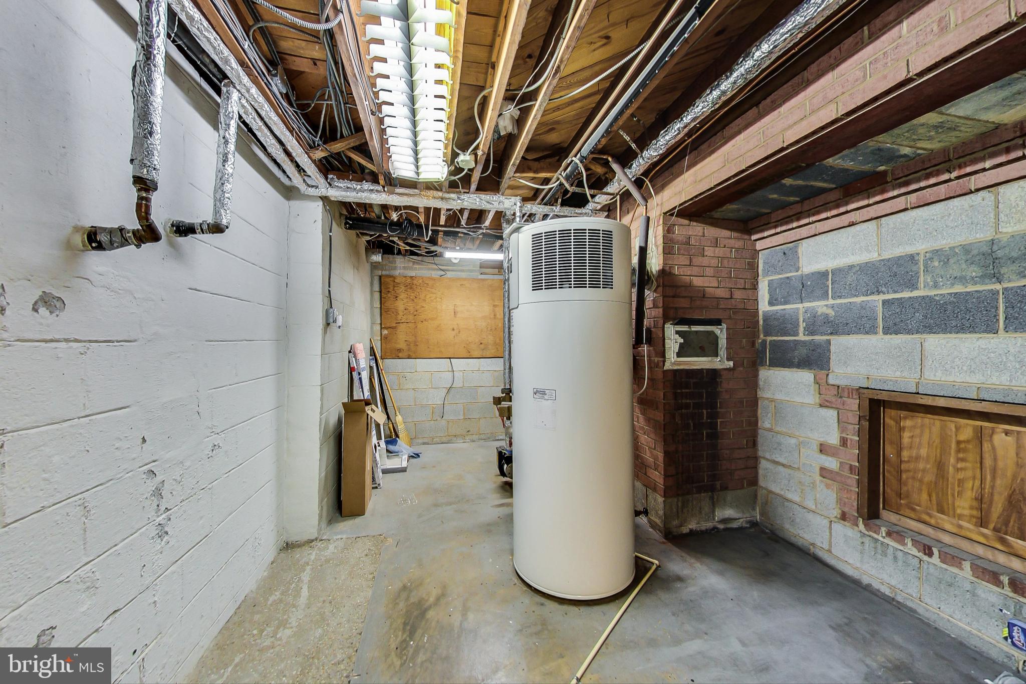 MAYDALE - Residential Lease