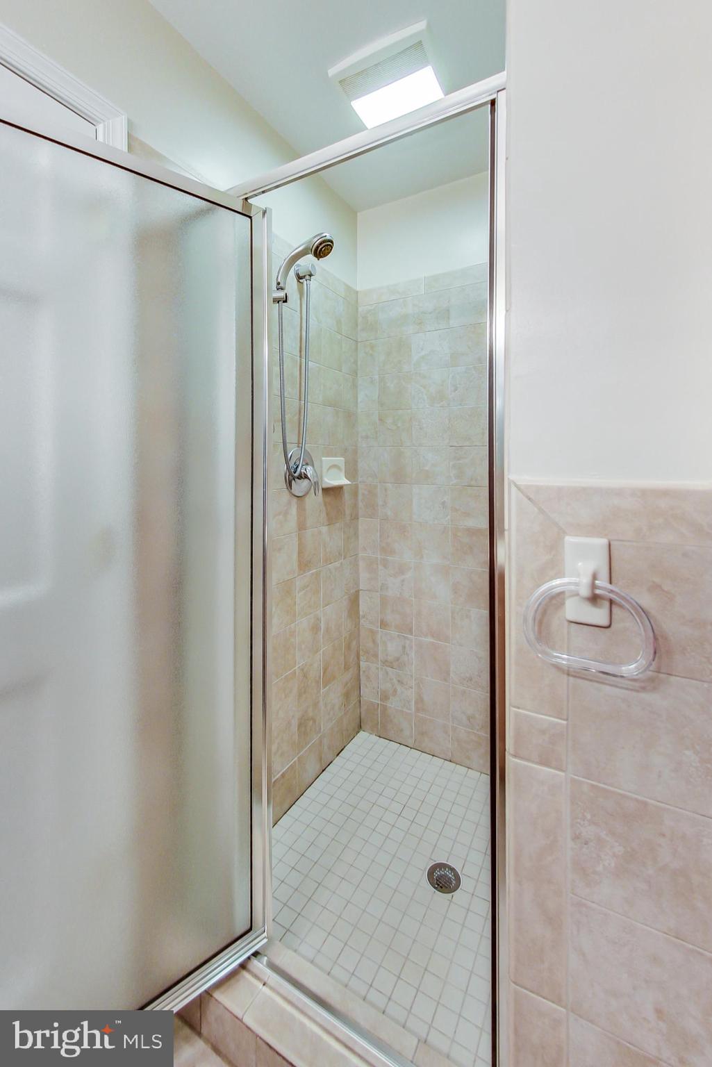 MAYDALE - Residential Lease