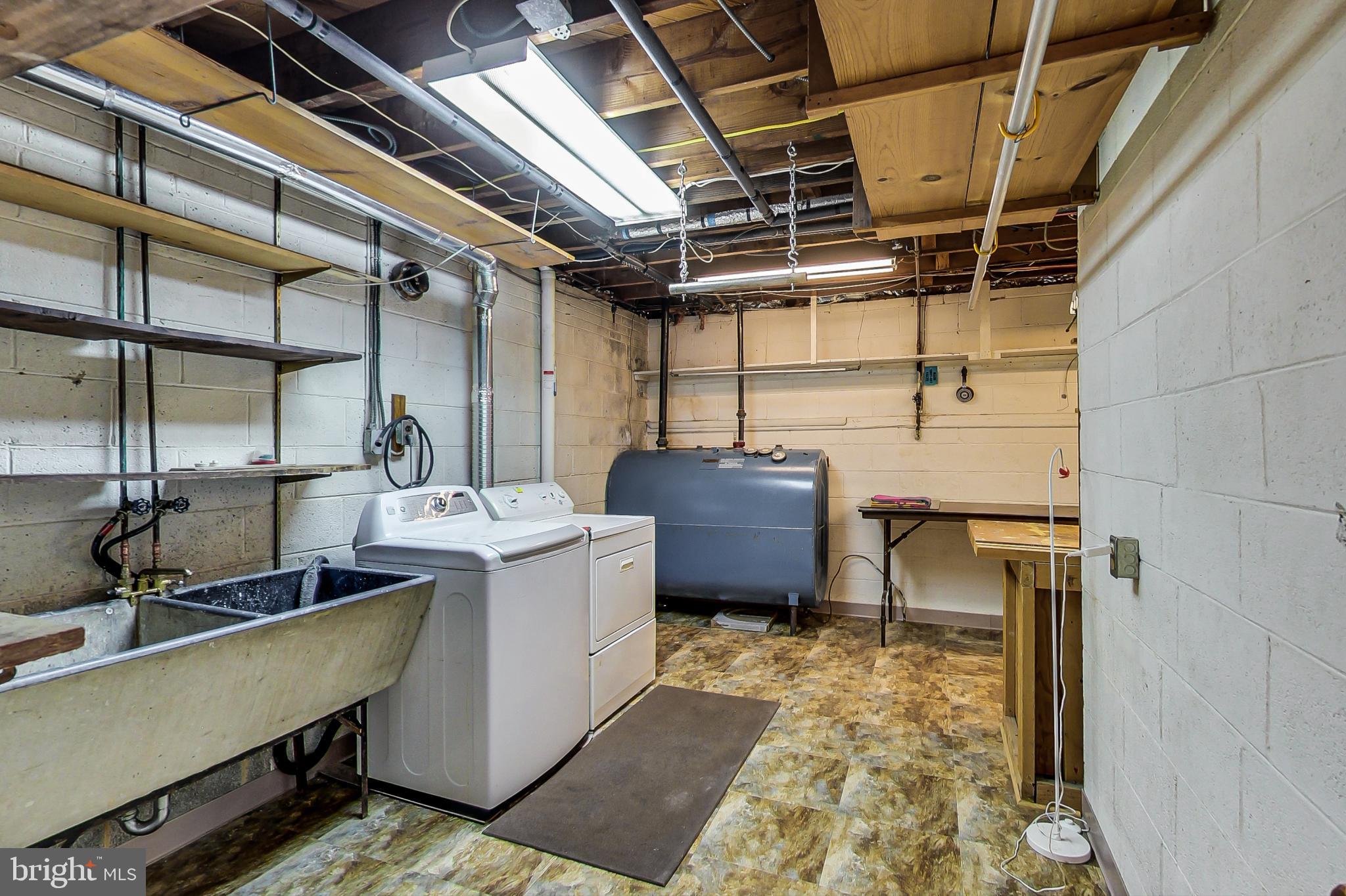 MAYDALE - Residential Lease