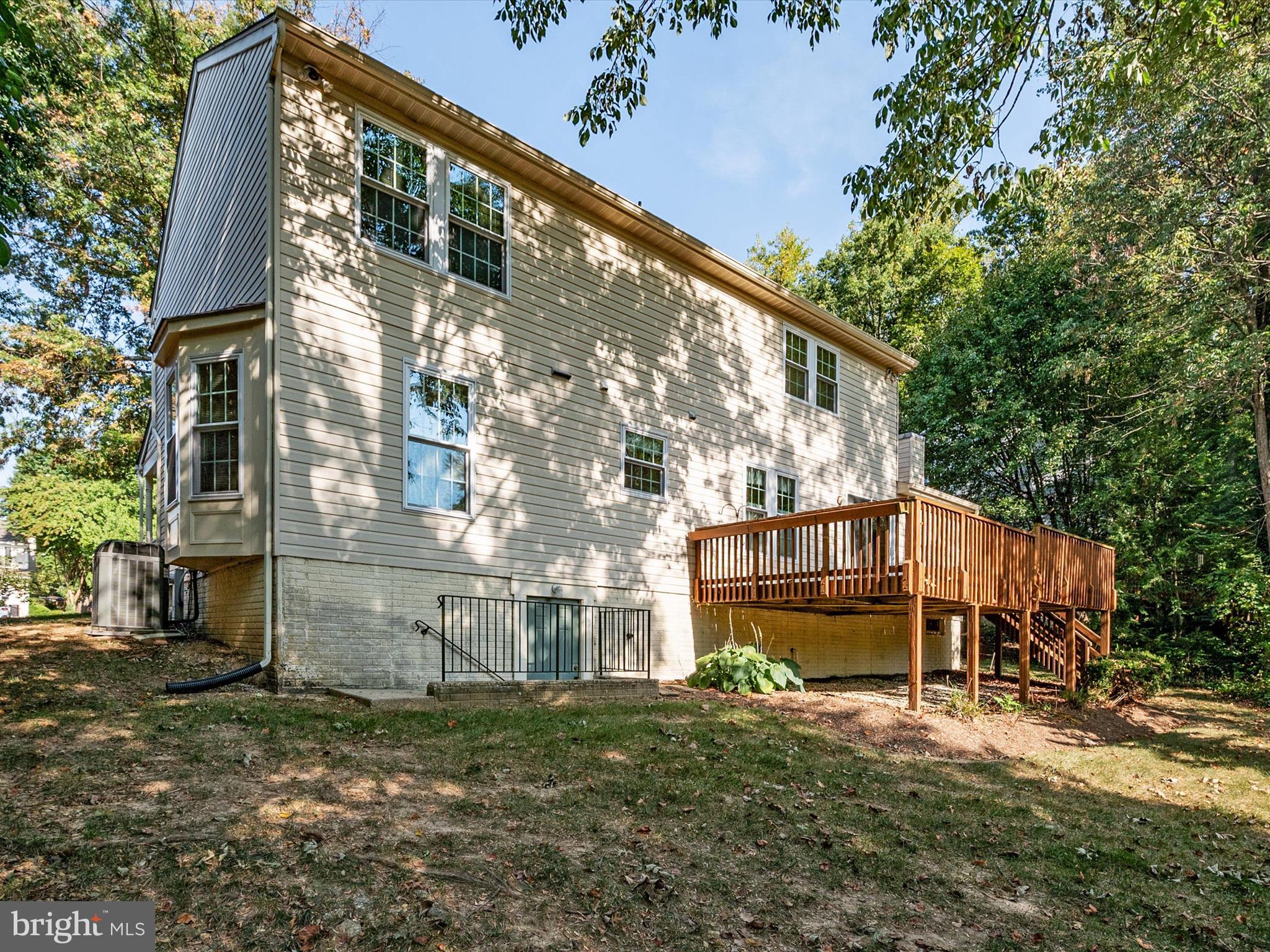 FOUR SEASONS - Residential