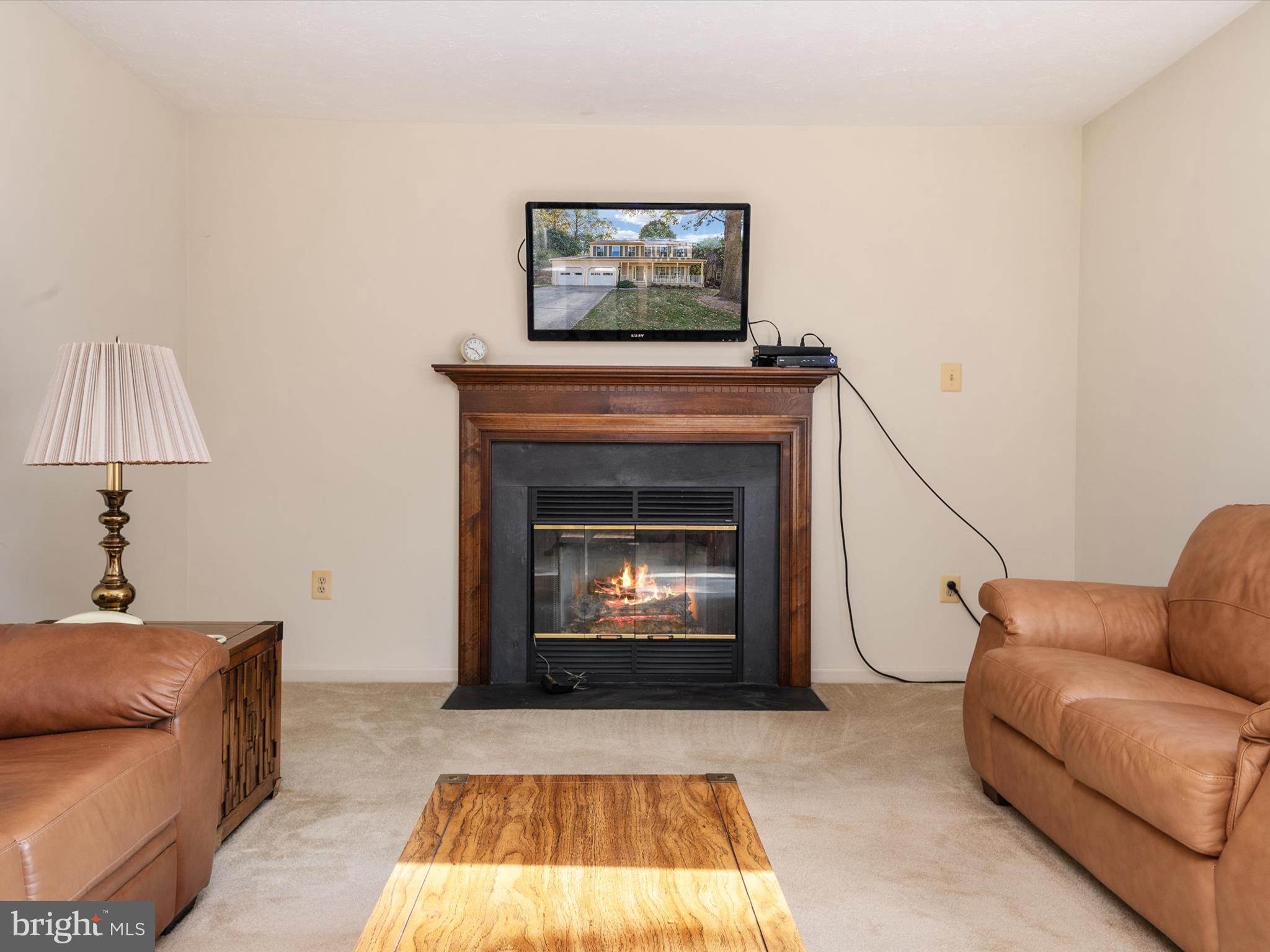 FOUR SEASONS - Residential