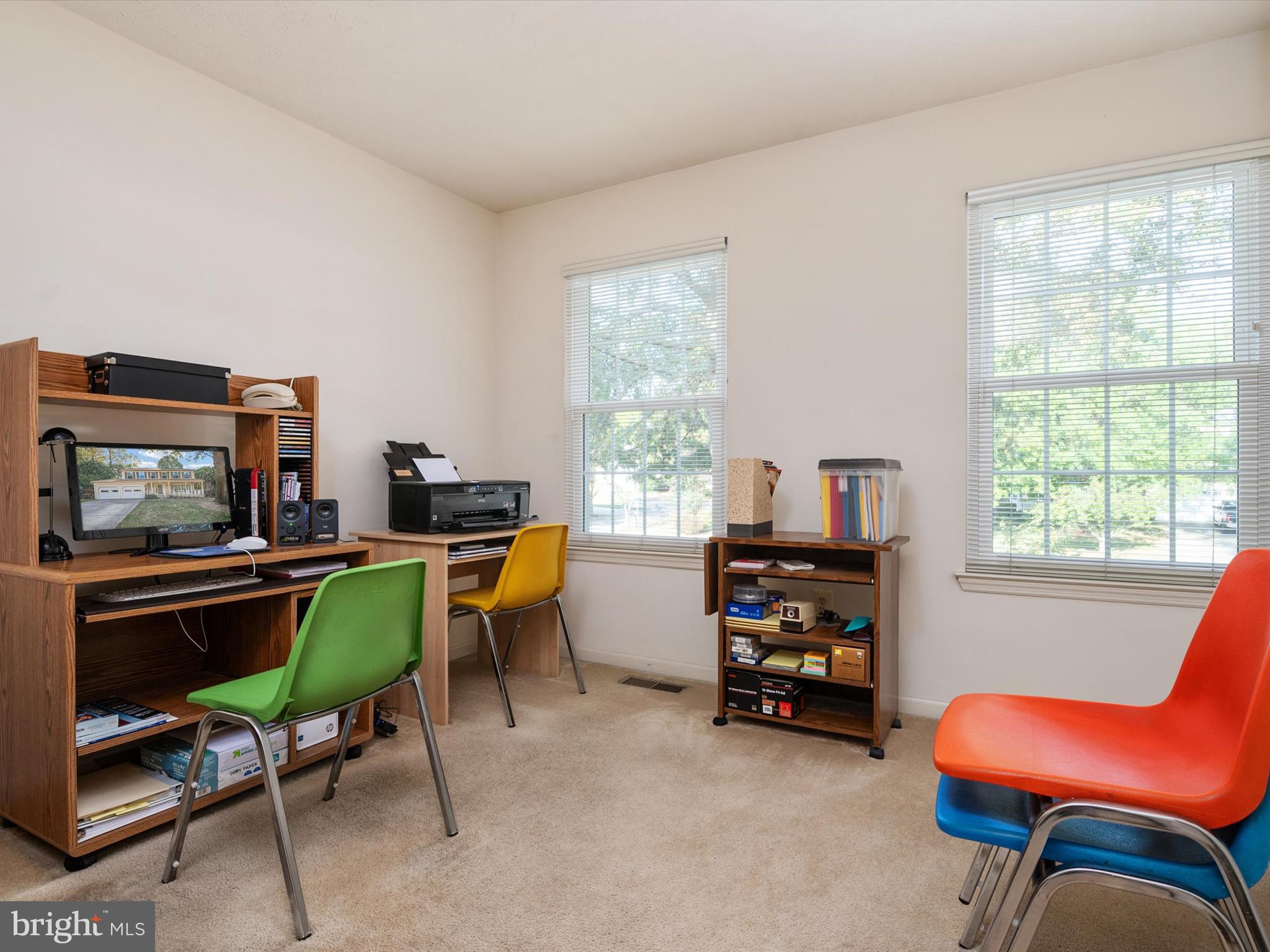 FOUR SEASONS - Residential