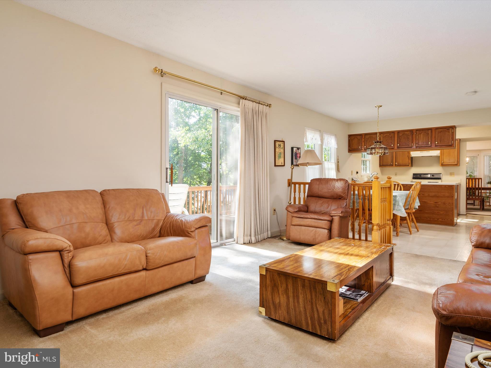 FOUR SEASONS - Residential