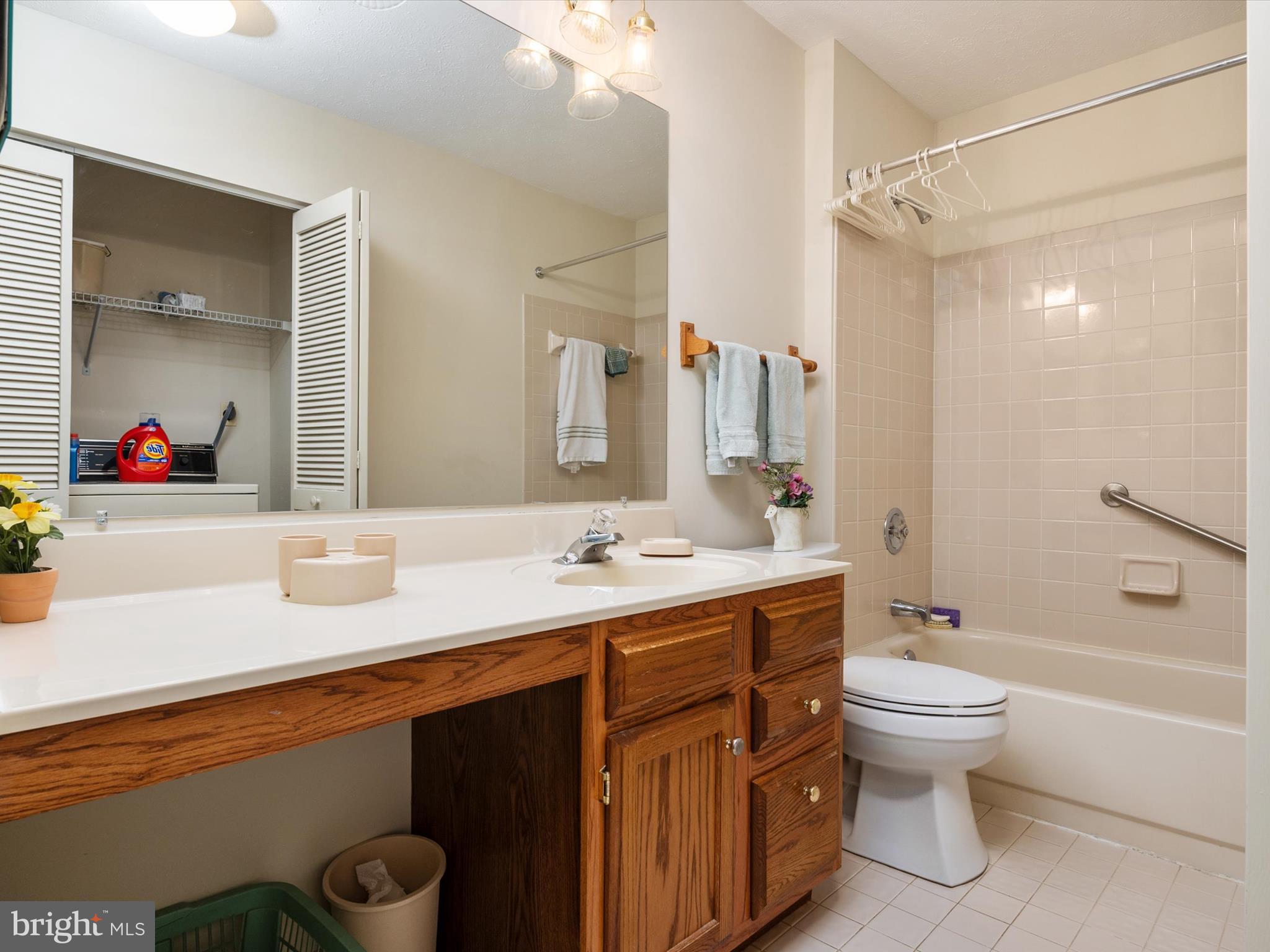 FOUR SEASONS - Residential