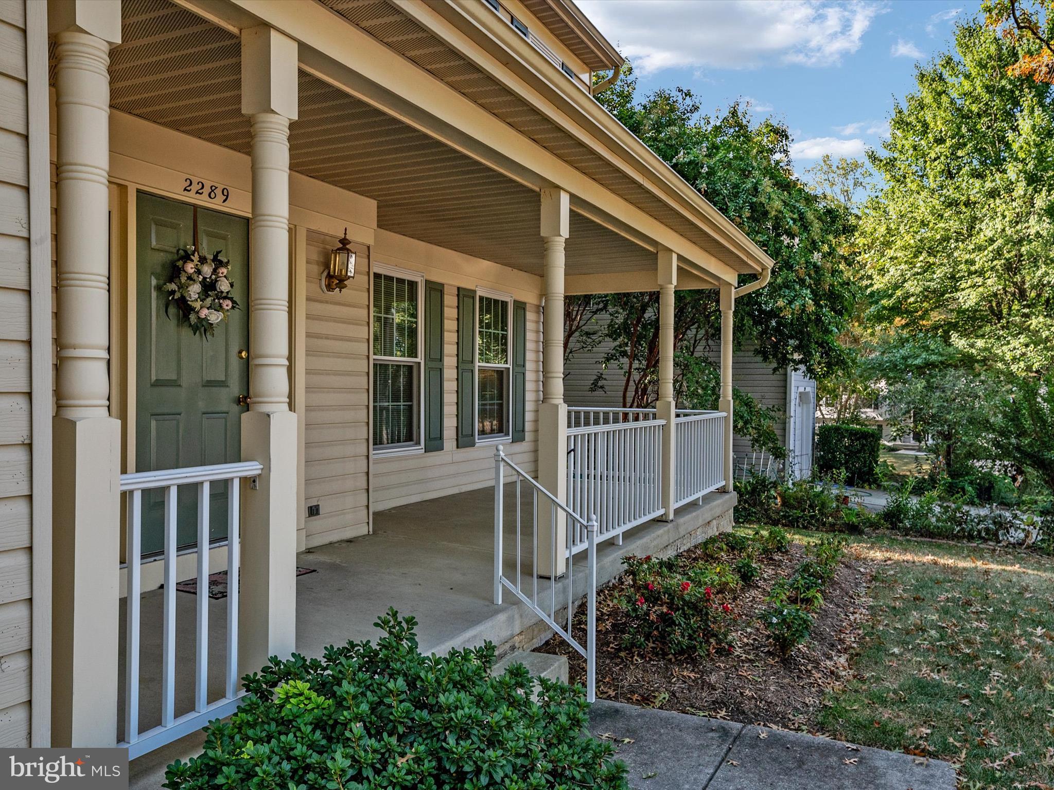 FOUR SEASONS - Residential