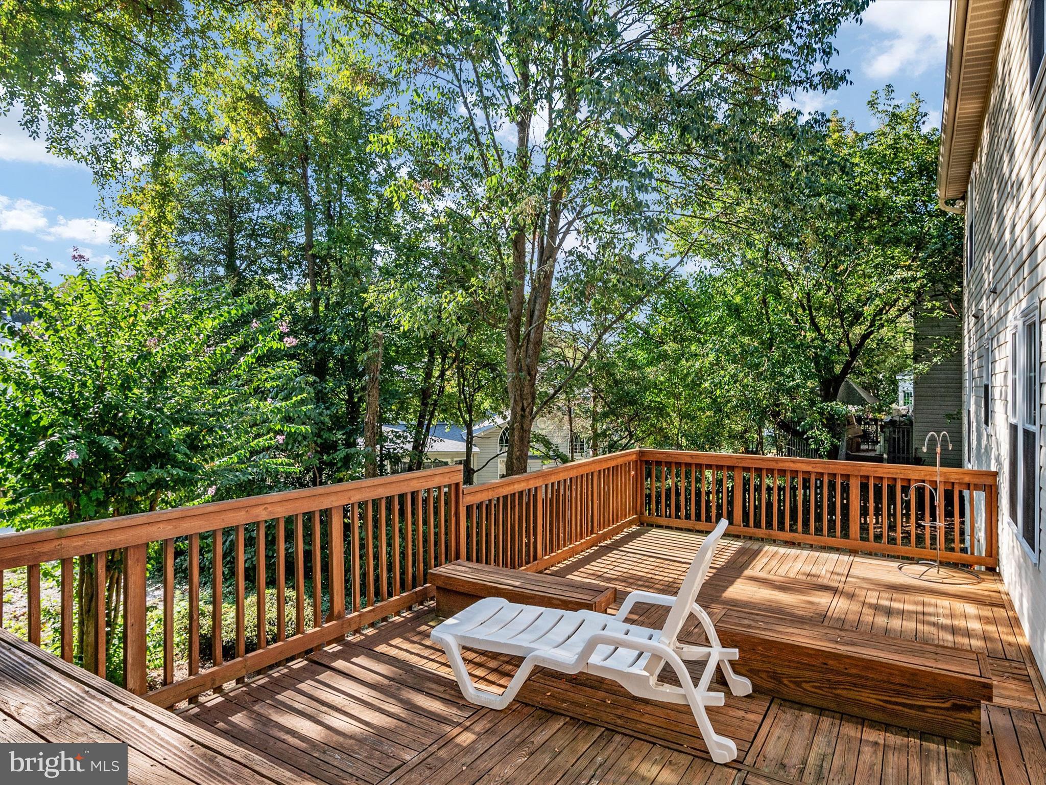 FOUR SEASONS - Residential