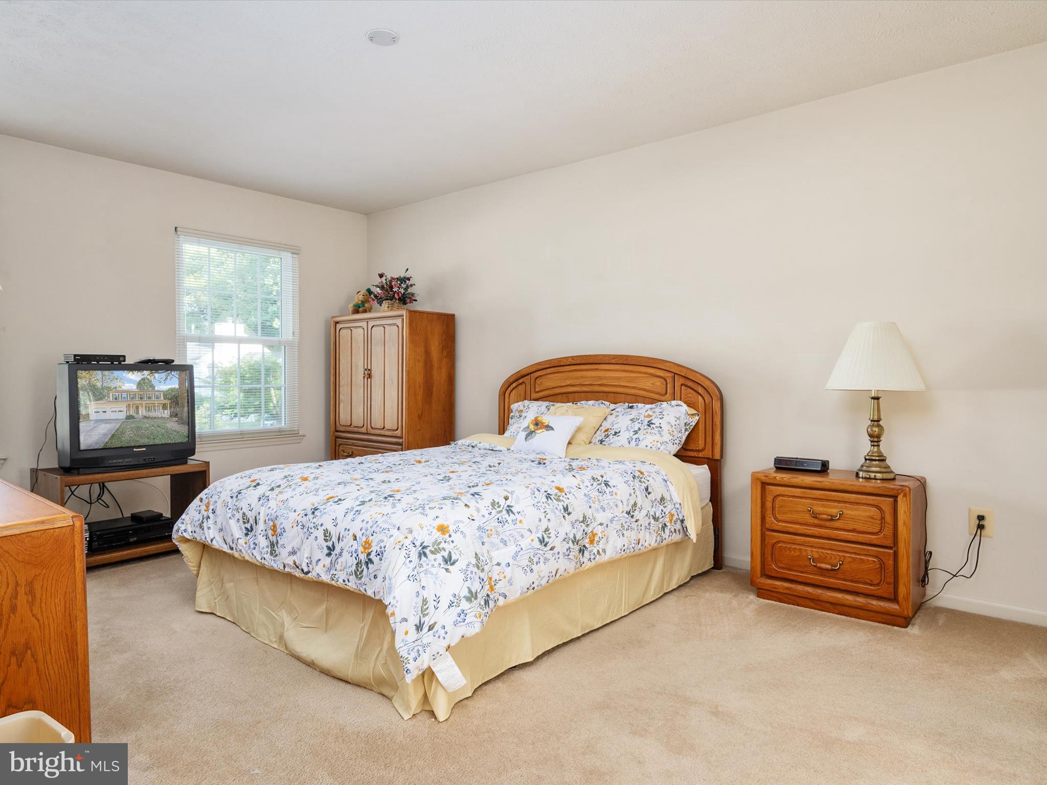 FOUR SEASONS - Residential