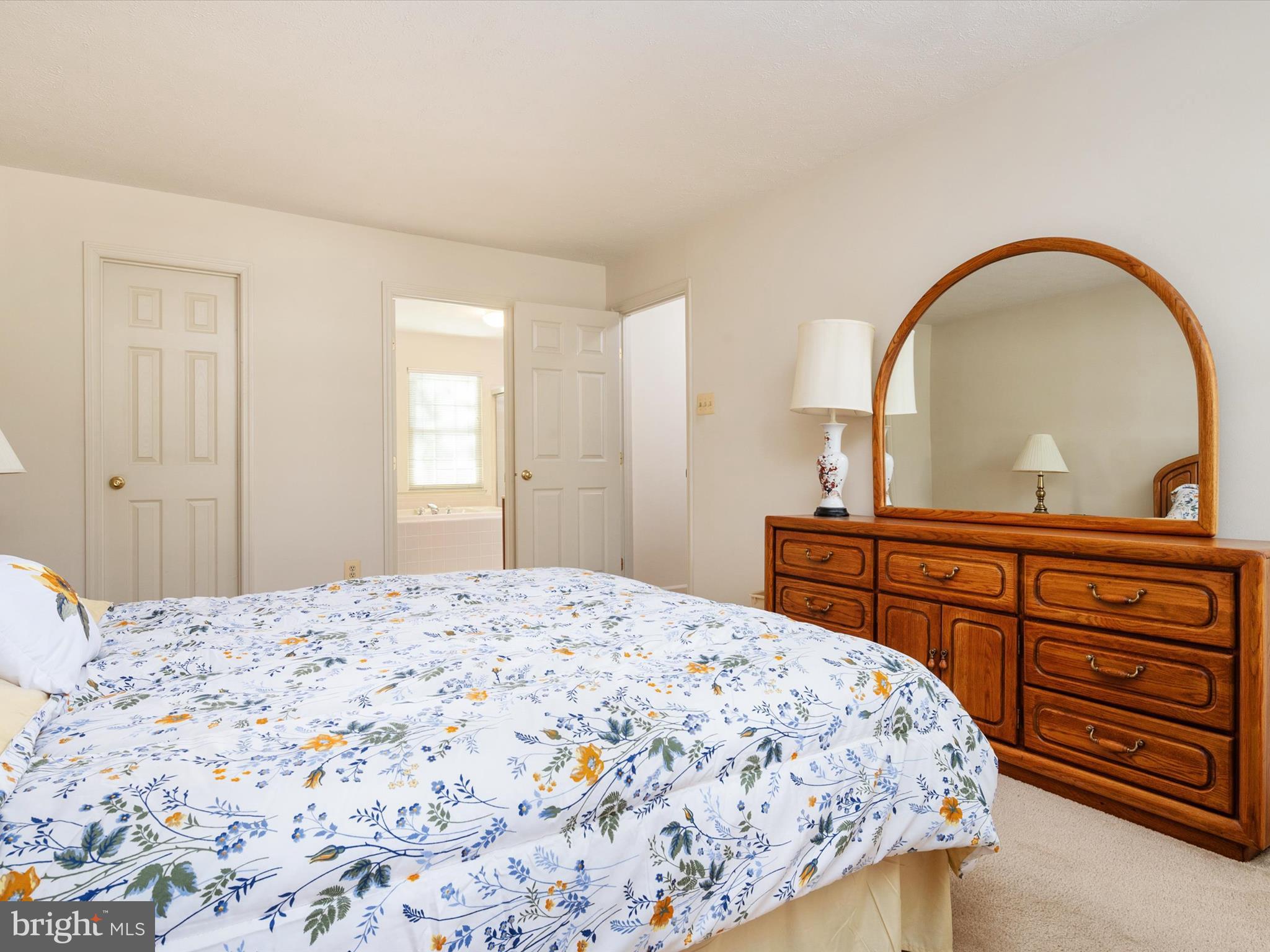 FOUR SEASONS - Residential