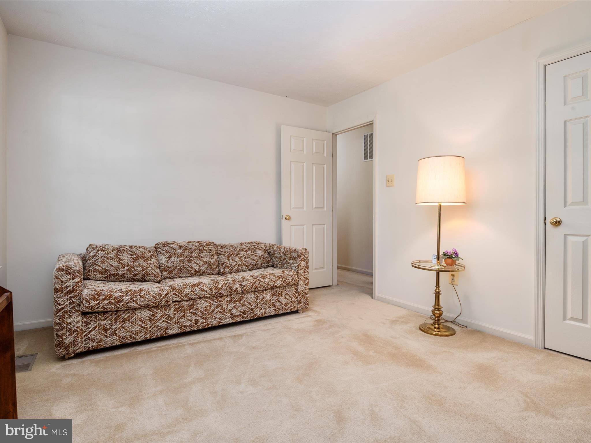 FOUR SEASONS - Residential