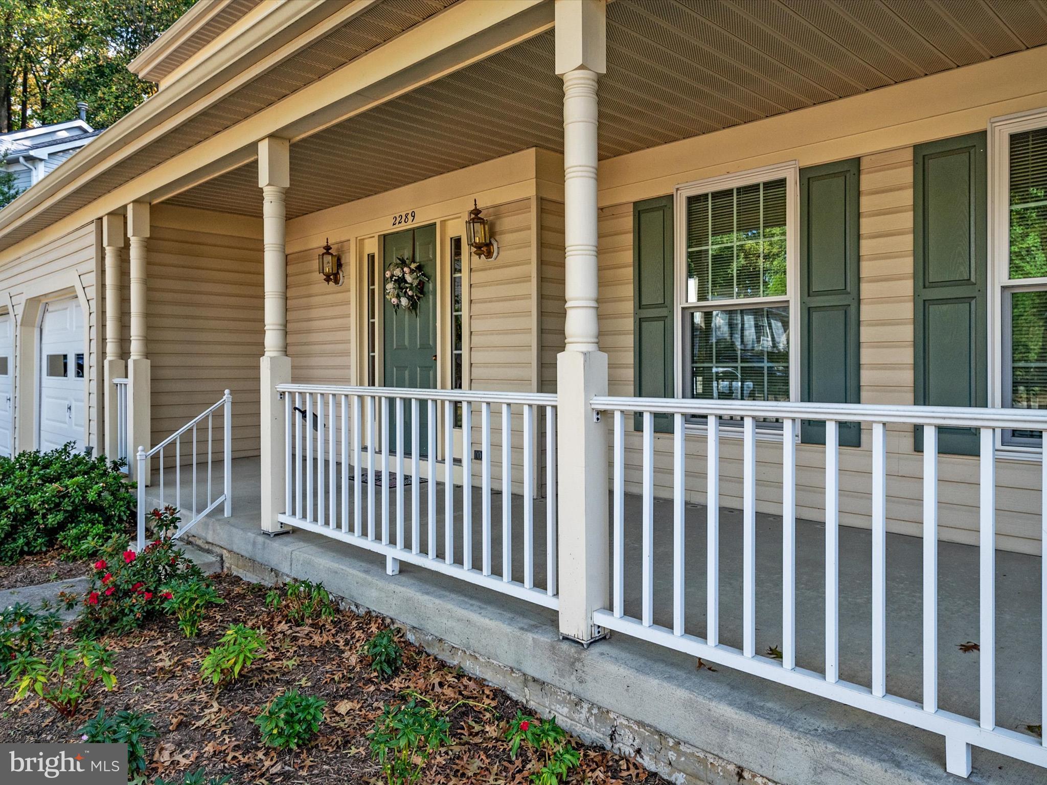 FOUR SEASONS - Residential