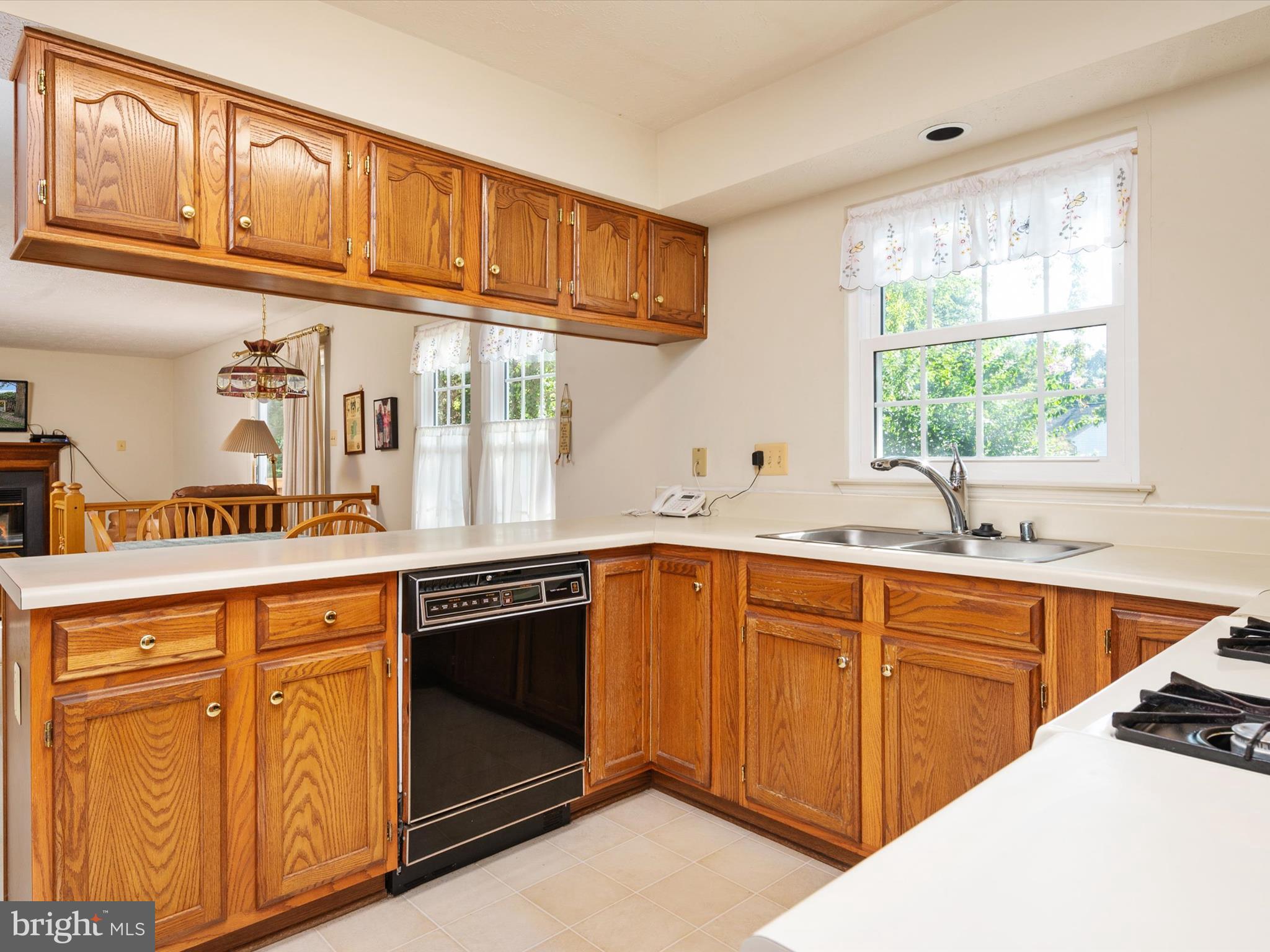 FOUR SEASONS - Residential