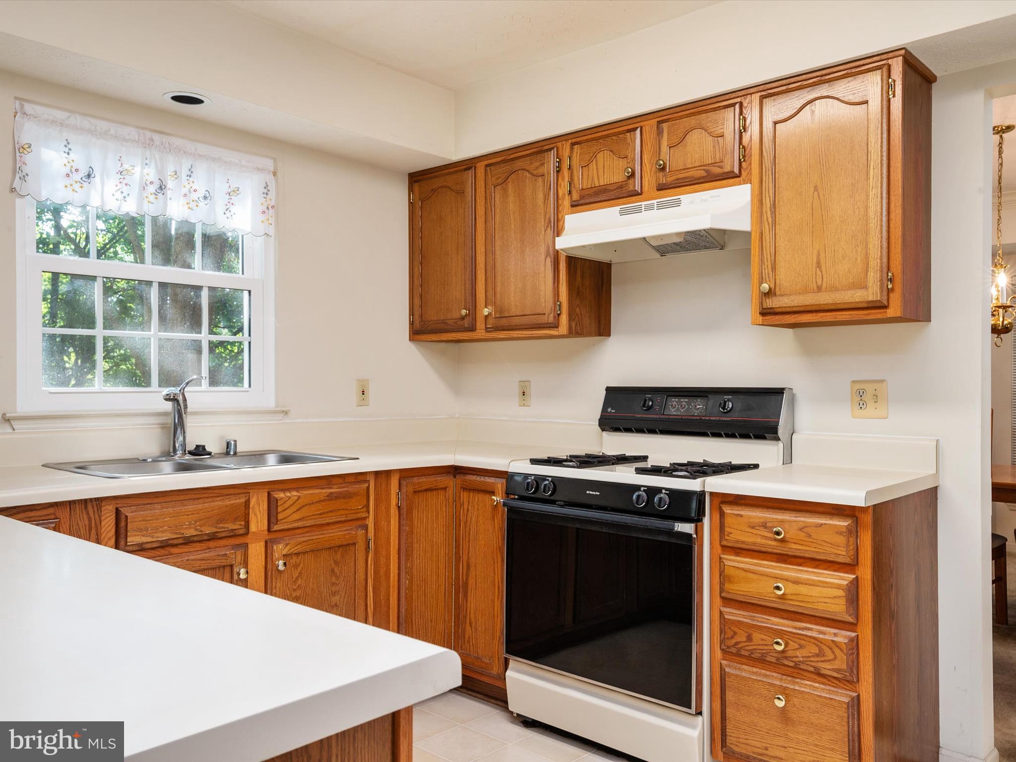 FOUR SEASONS - Residential