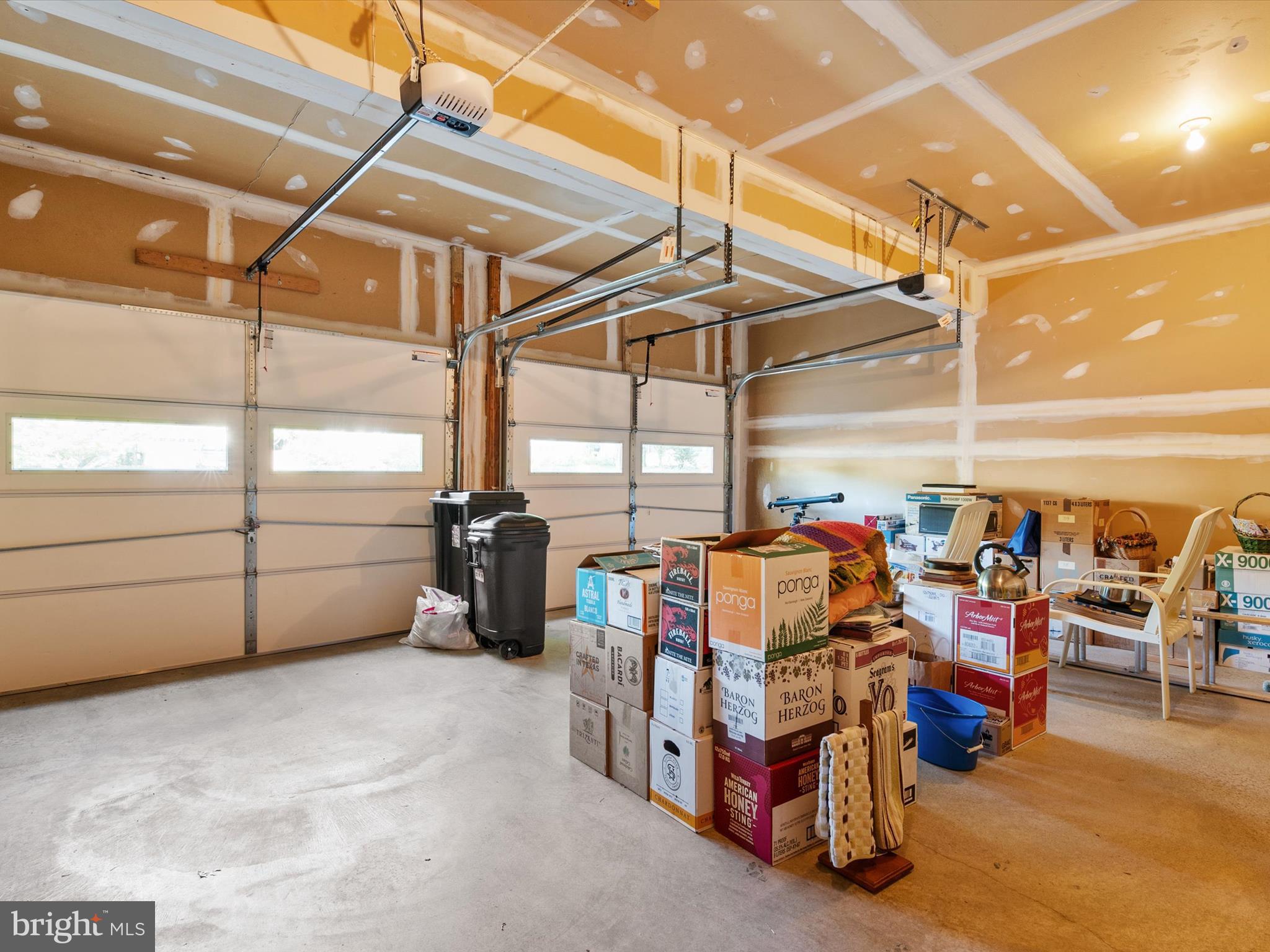 FOUR SEASONS - Residential