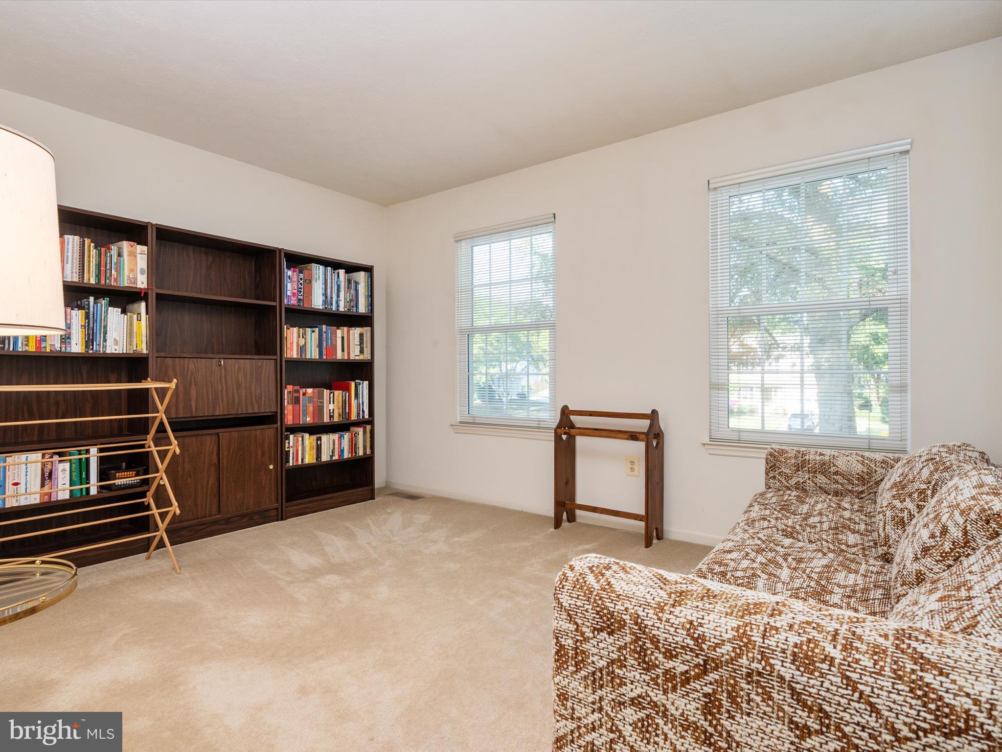 FOUR SEASONS - Residential