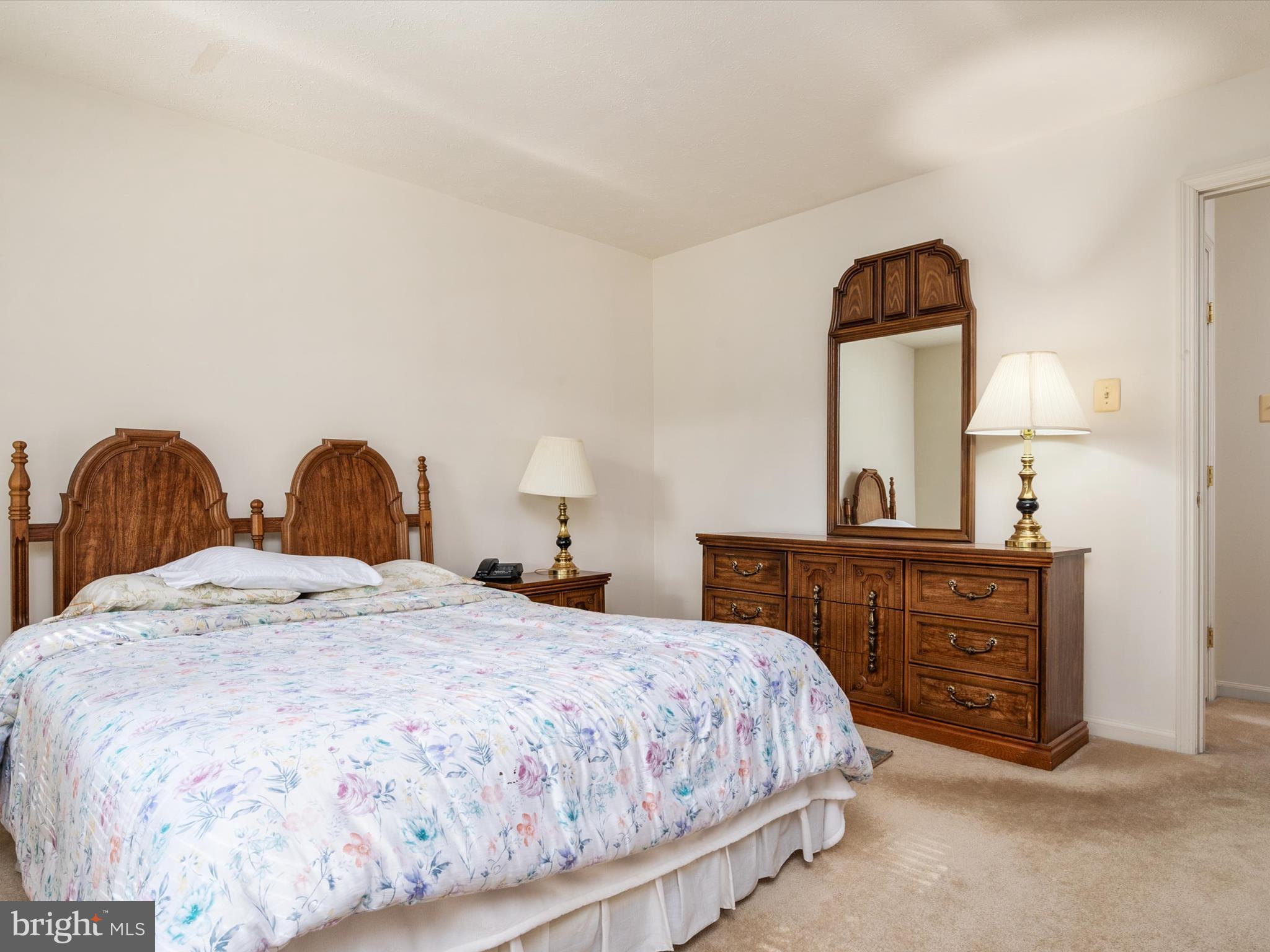 FOUR SEASONS - Residential