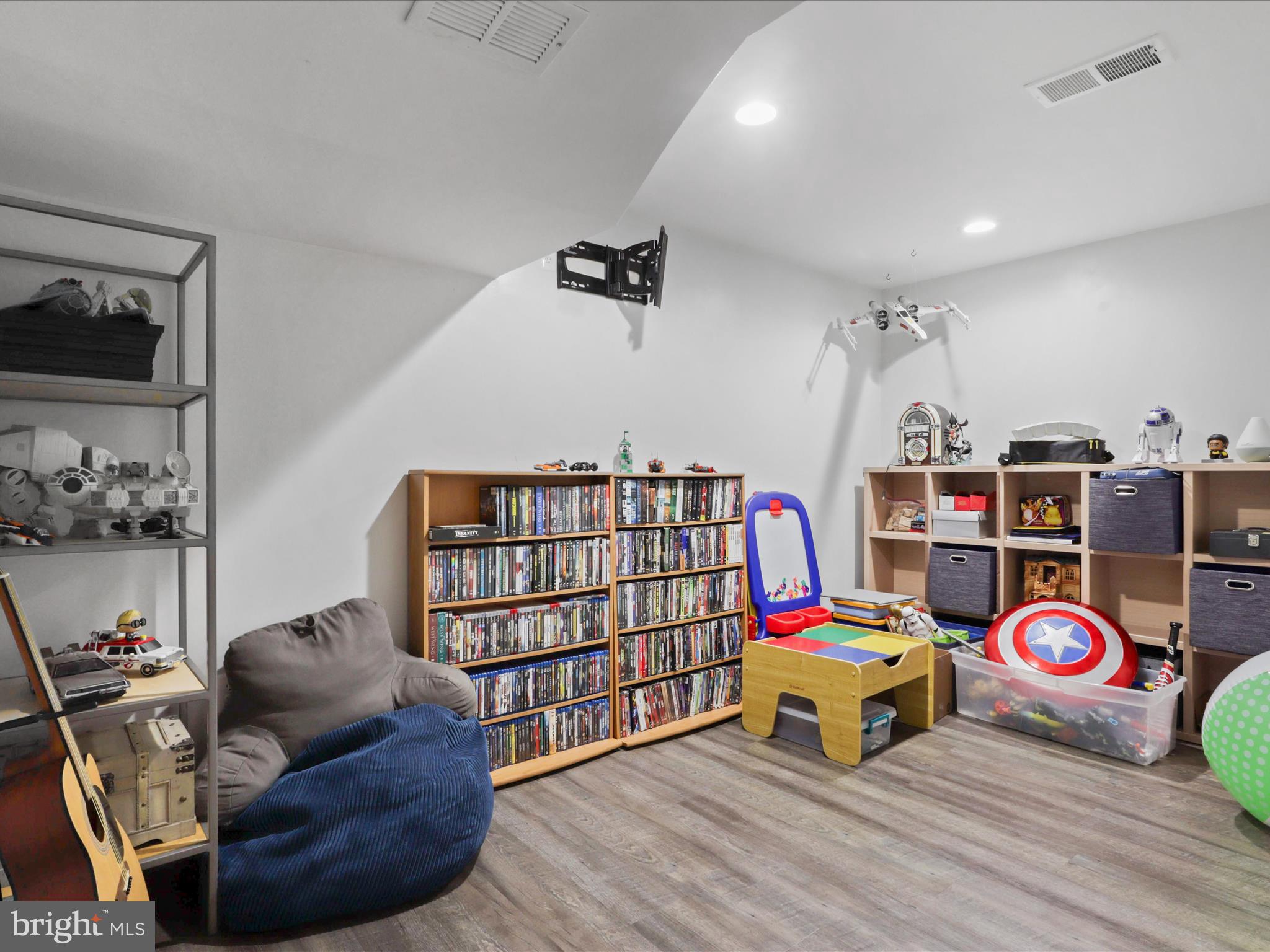 LAKE FAIRFAX ESTATES - Residential