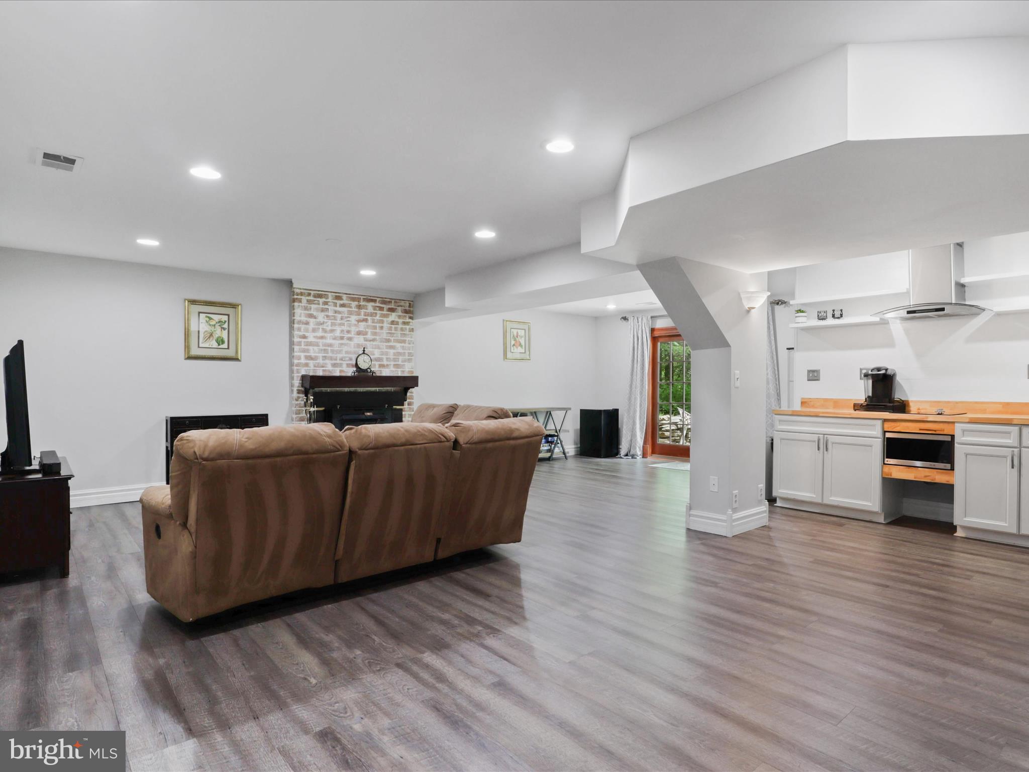 LAKE FAIRFAX ESTATES - Residential