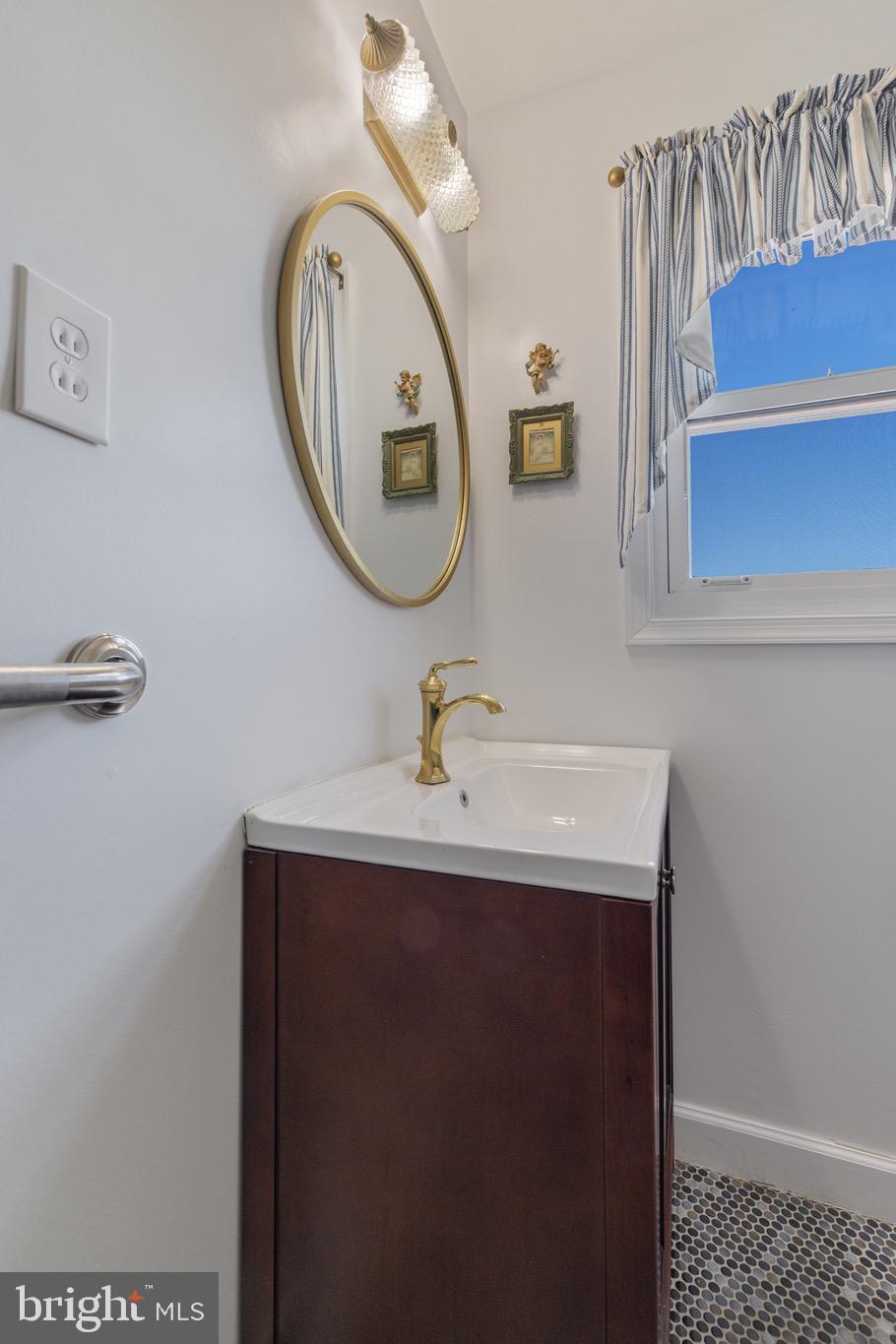 TAKOMA - Residential