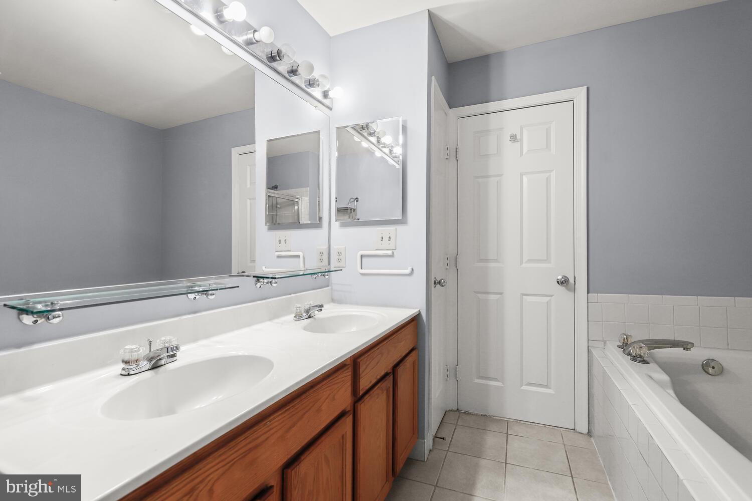 ENCLAVE AT SEVEN OAKS - Residential Lease