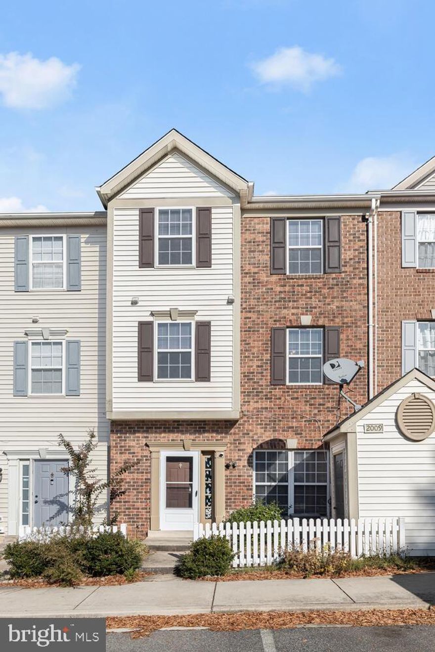 Great Townhouse For Rent In The Seven Oaks Subdivision!