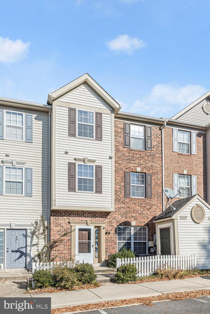 ENCLAVE AT SEVEN OAKS - Residential Lease