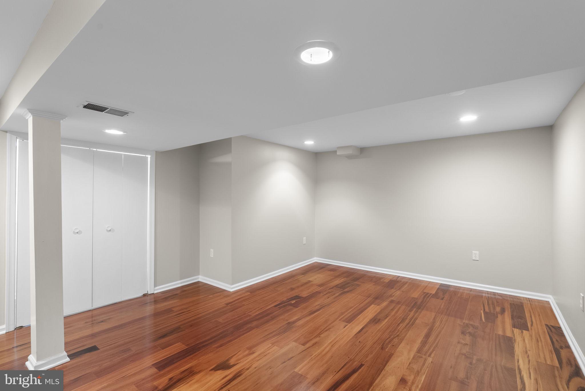 WHEATON WOODS - Residential