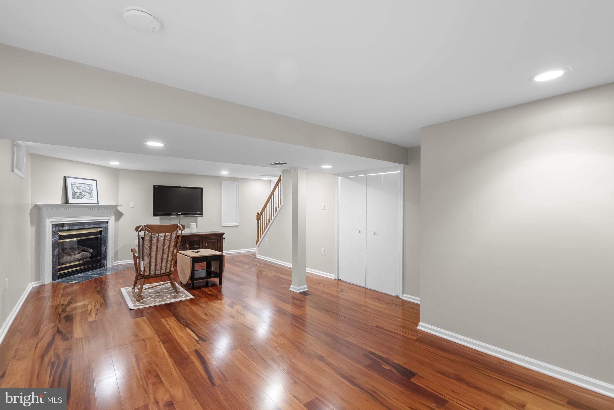 WHEATON WOODS - Residential