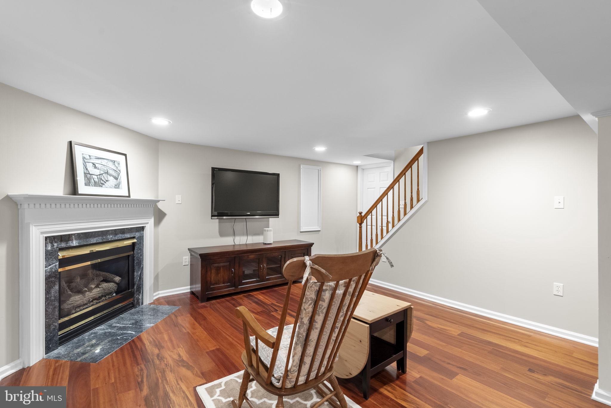 WHEATON WOODS - Residential