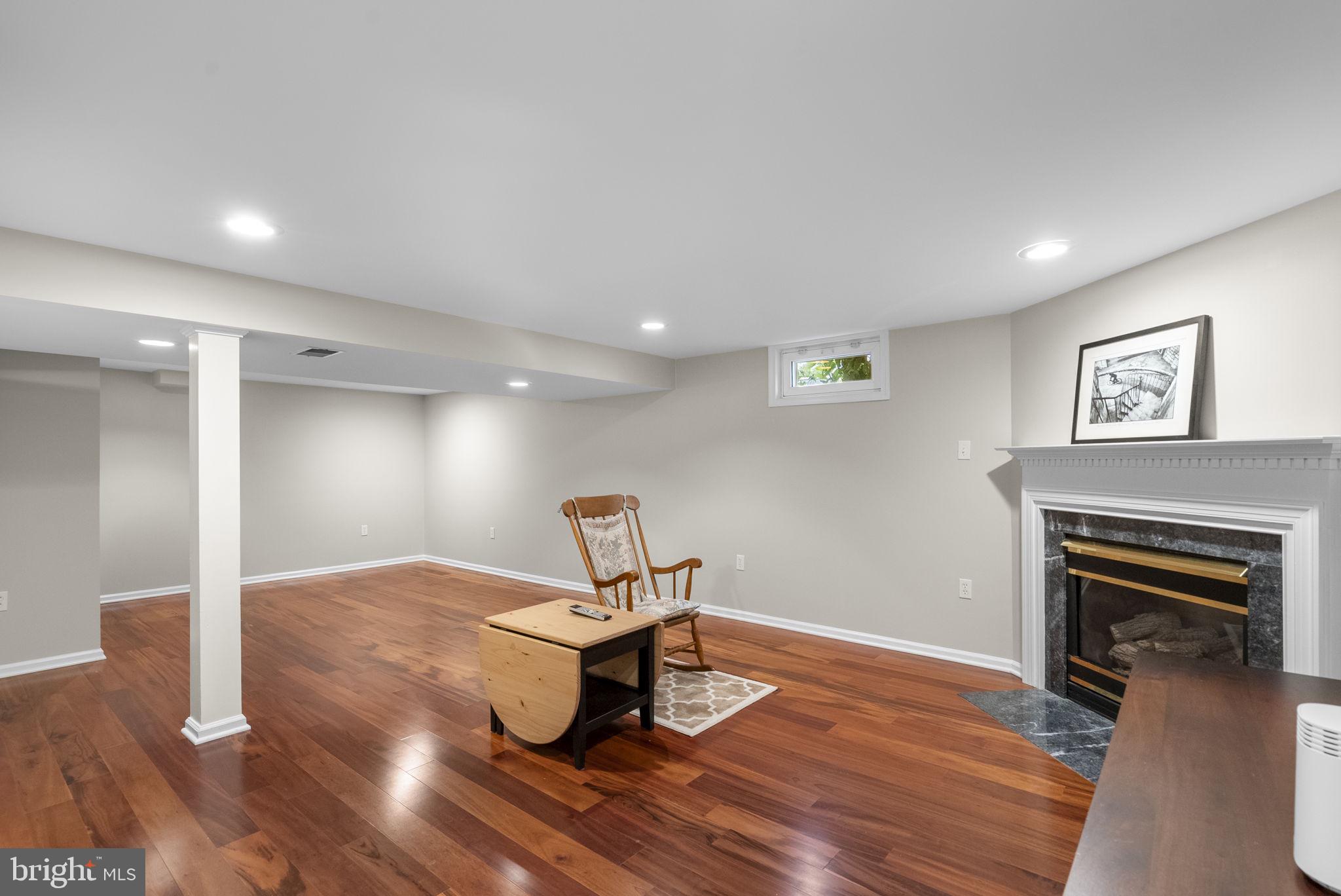 WHEATON WOODS - Residential