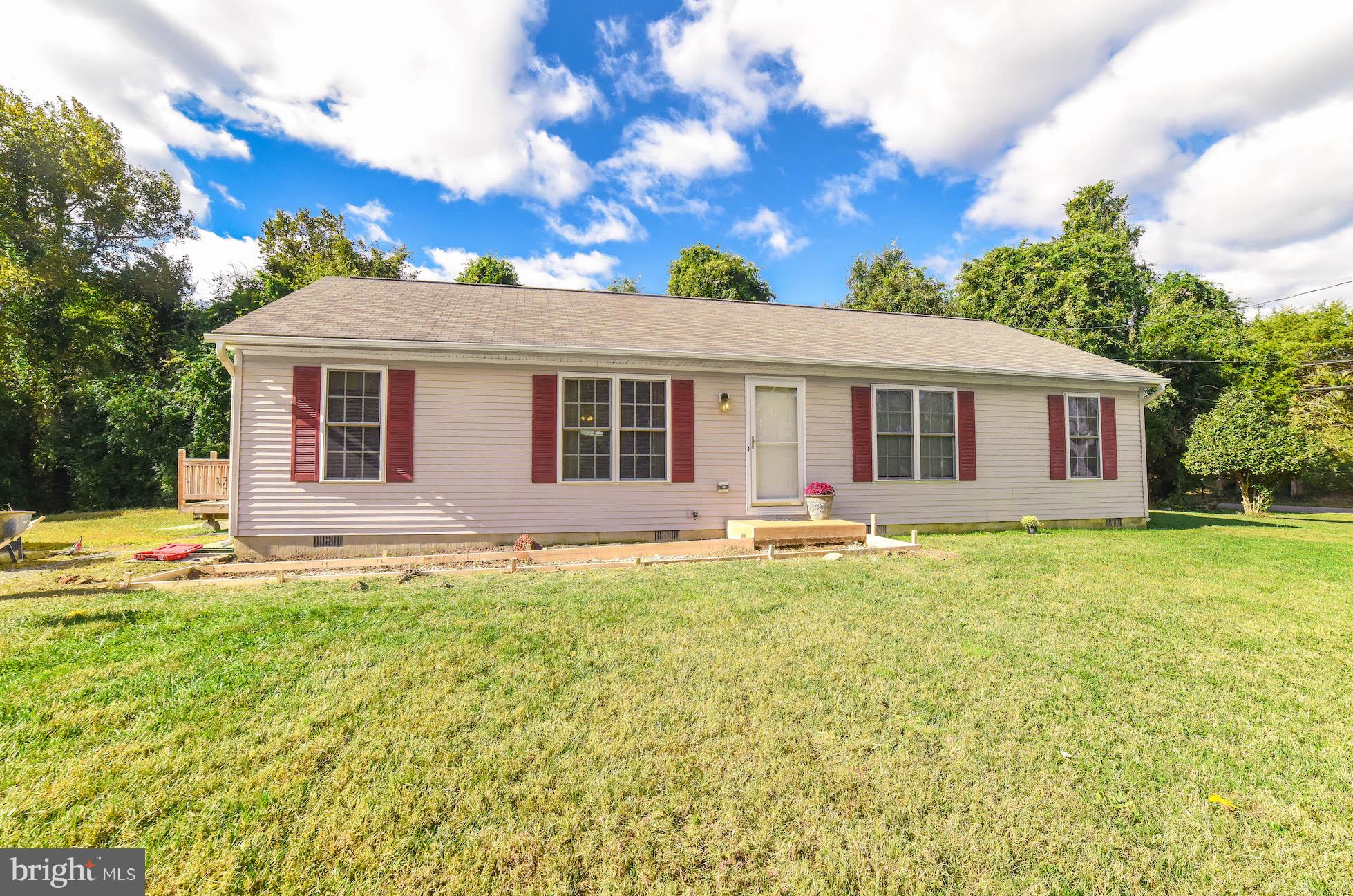 OWN FOR LESS THAN RENT A-N-D PUT ZERO $ DOWN (USDA ELIGIBLE)! ENJOY THE PEACE & QUIET OF THE COUNTRY JUST 5 MINUTES FROM TOWN! YOU'LL SEE THE VALUE IN THE GLEAMING HARDWOOD FLOORS, UPDATED KITCHEN, STAINLESS APPLIANCES & SPIC N' SPAN BATHS...PLENTY OF SPACE FOR HOLIDAY DINNERS IN THE FORMAL DINING ROOM OR MORE CASUAL MEALS IN THE TRUE COUNTRY KITCHEN...SOAK IN THE SUN ON THE BACK DECK, ROMP ON OVER 1/2 AN ACRE OF NATURE OR RETREAT TO THE PRIVATE MASTER SUITE (WITH PRIVATE BATH)--SEE IT FOR YOURSELF--YOU'LL BE IMPRESSED!