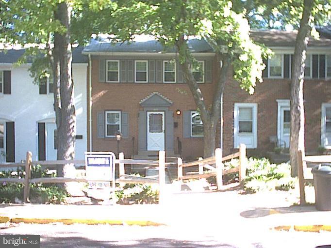 GREENWICH HILL - Residential Lease