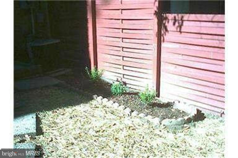 GREENWICH HILL - Residential Lease