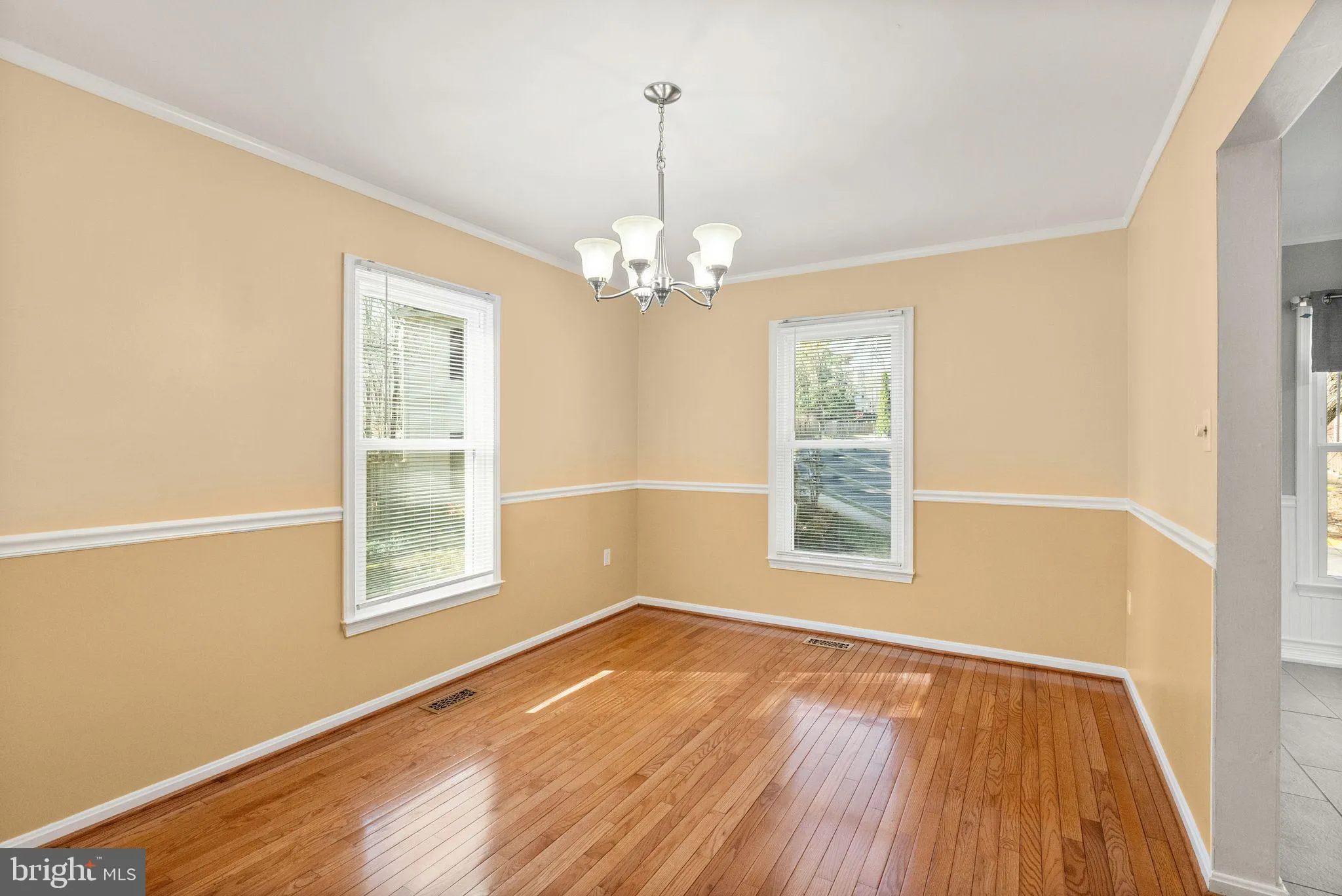 Springfield, Virginia 22152, United States, 3 Bedrooms Bedrooms, ,3 BathroomsBathrooms,Residential,Contingent,87447