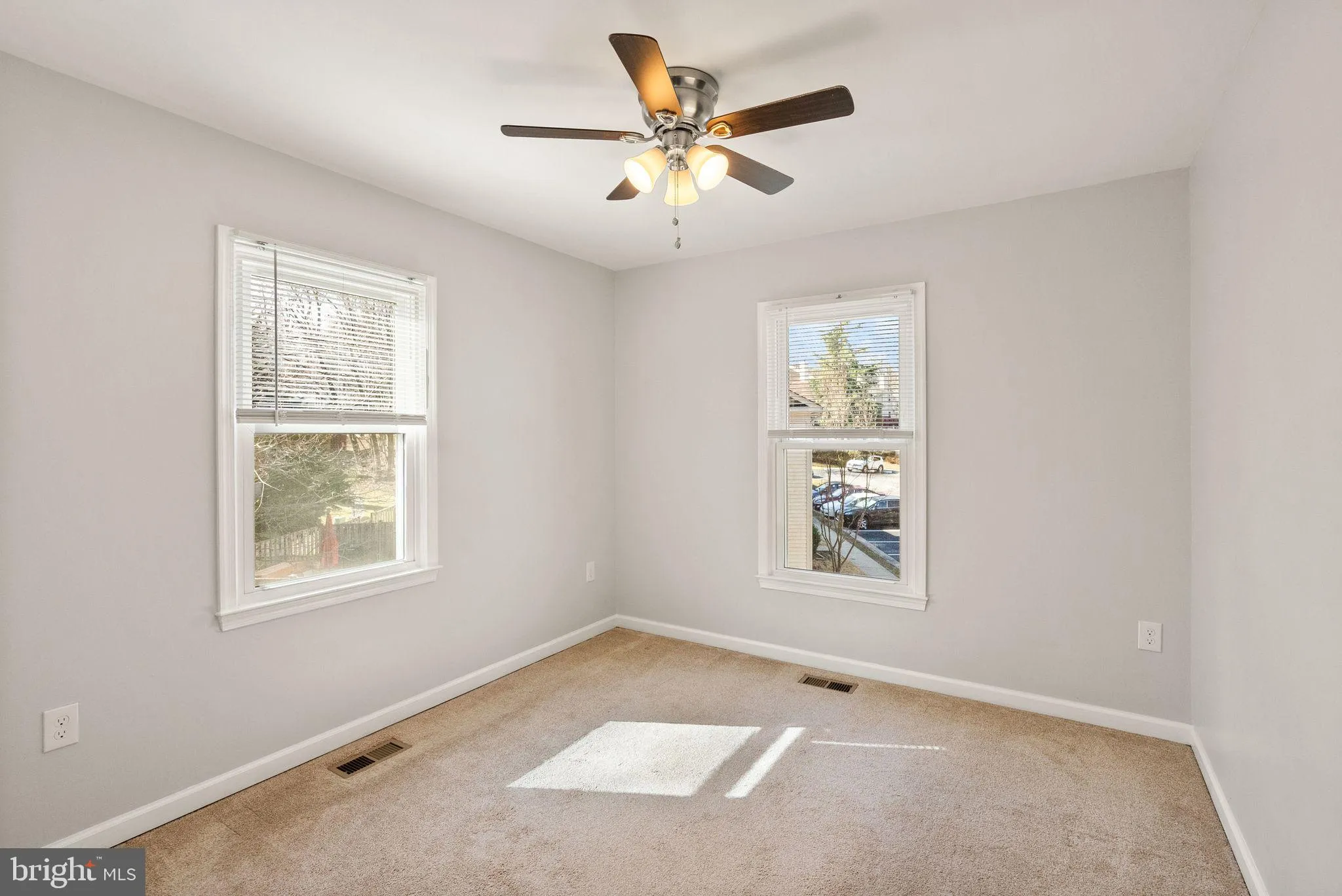 Springfield, Virginia 22152, United States, 3 Bedrooms Bedrooms, ,3 BathroomsBathrooms,Residential,Contingent,87447