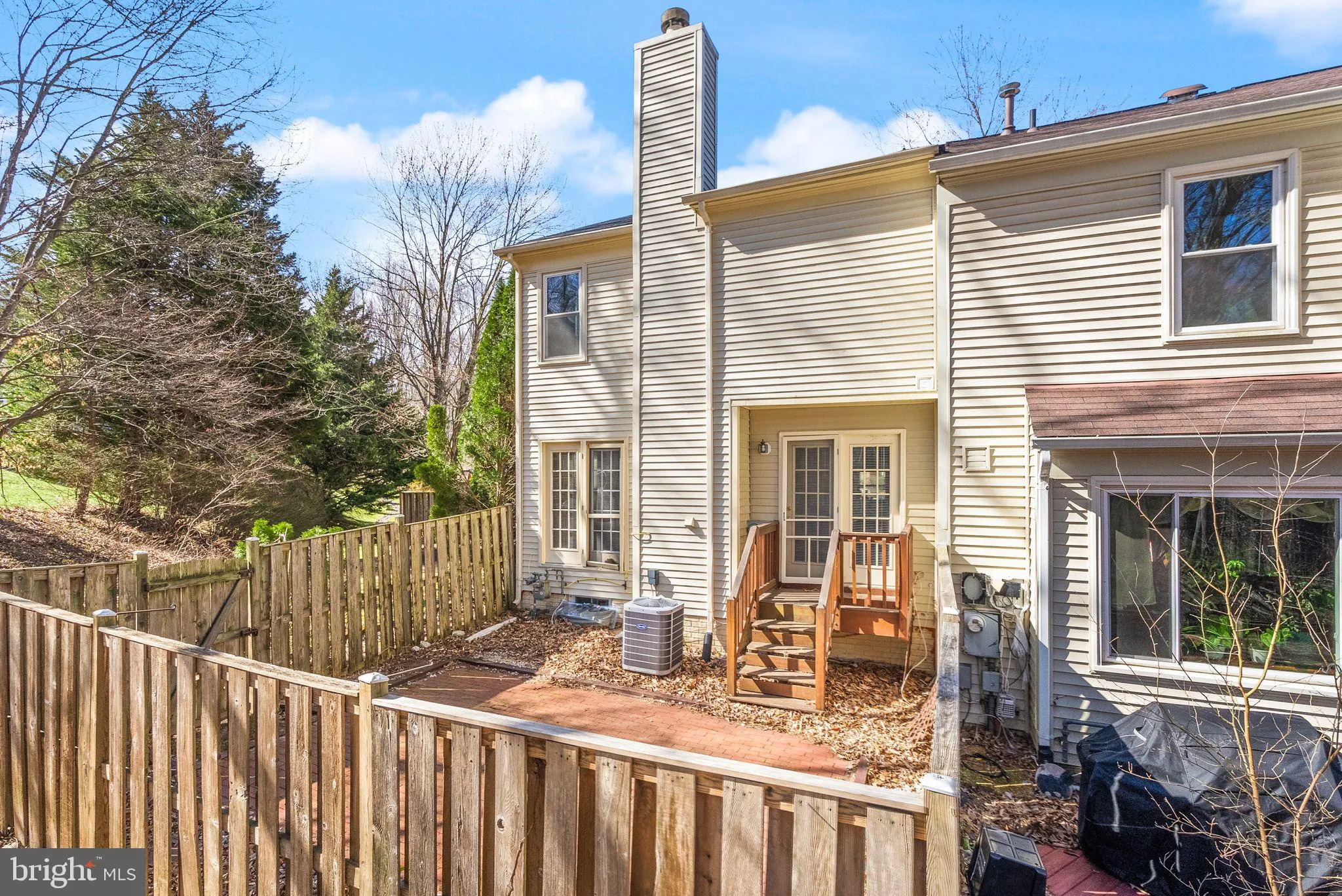 Springfield, Virginia 22152, United States, 3 Bedrooms Bedrooms, ,3 BathroomsBathrooms,Residential,Contingent,87447