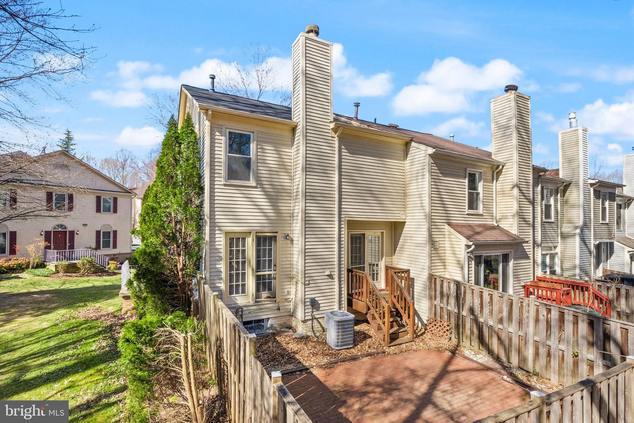 Springfield, Virginia 22152, United States, 3 Bedrooms Bedrooms, ,3 BathroomsBathrooms,Residential,Contingent,87447