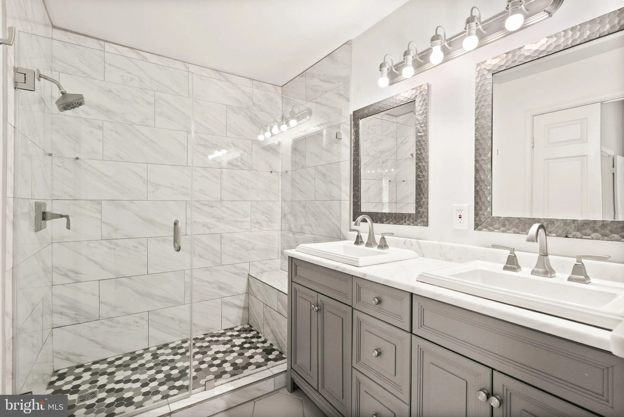 Springfield, Virginia 22152, United States, 3 Bedrooms Bedrooms, ,3 BathroomsBathrooms,Residential,Contingent,87447