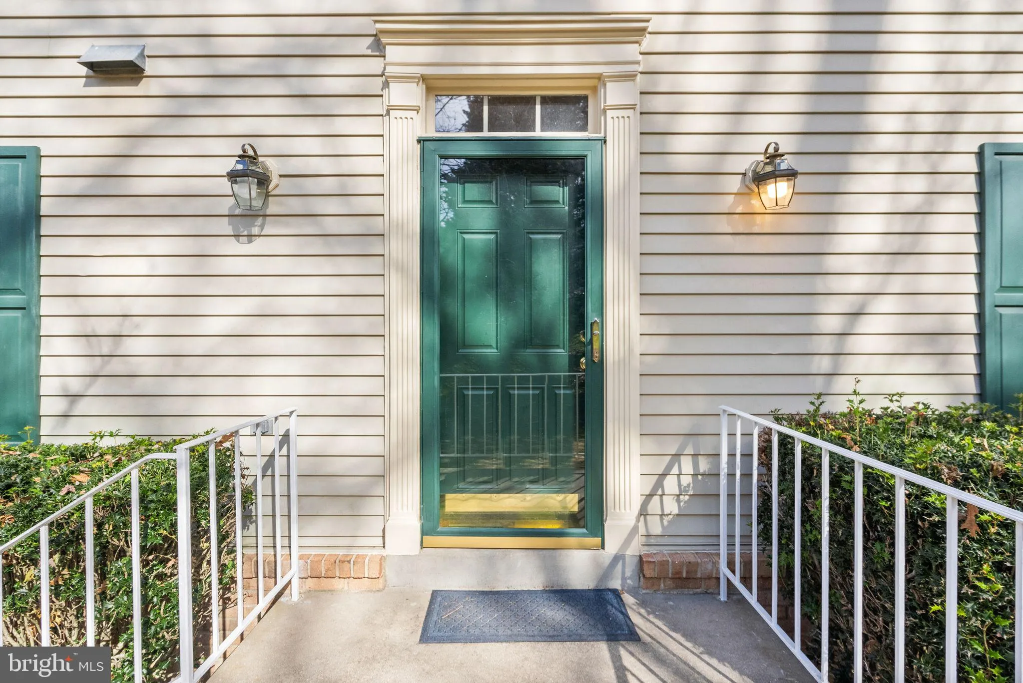 Springfield, Virginia 22152, United States, 3 Bedrooms Bedrooms, ,3 BathroomsBathrooms,Residential,Contingent,87447